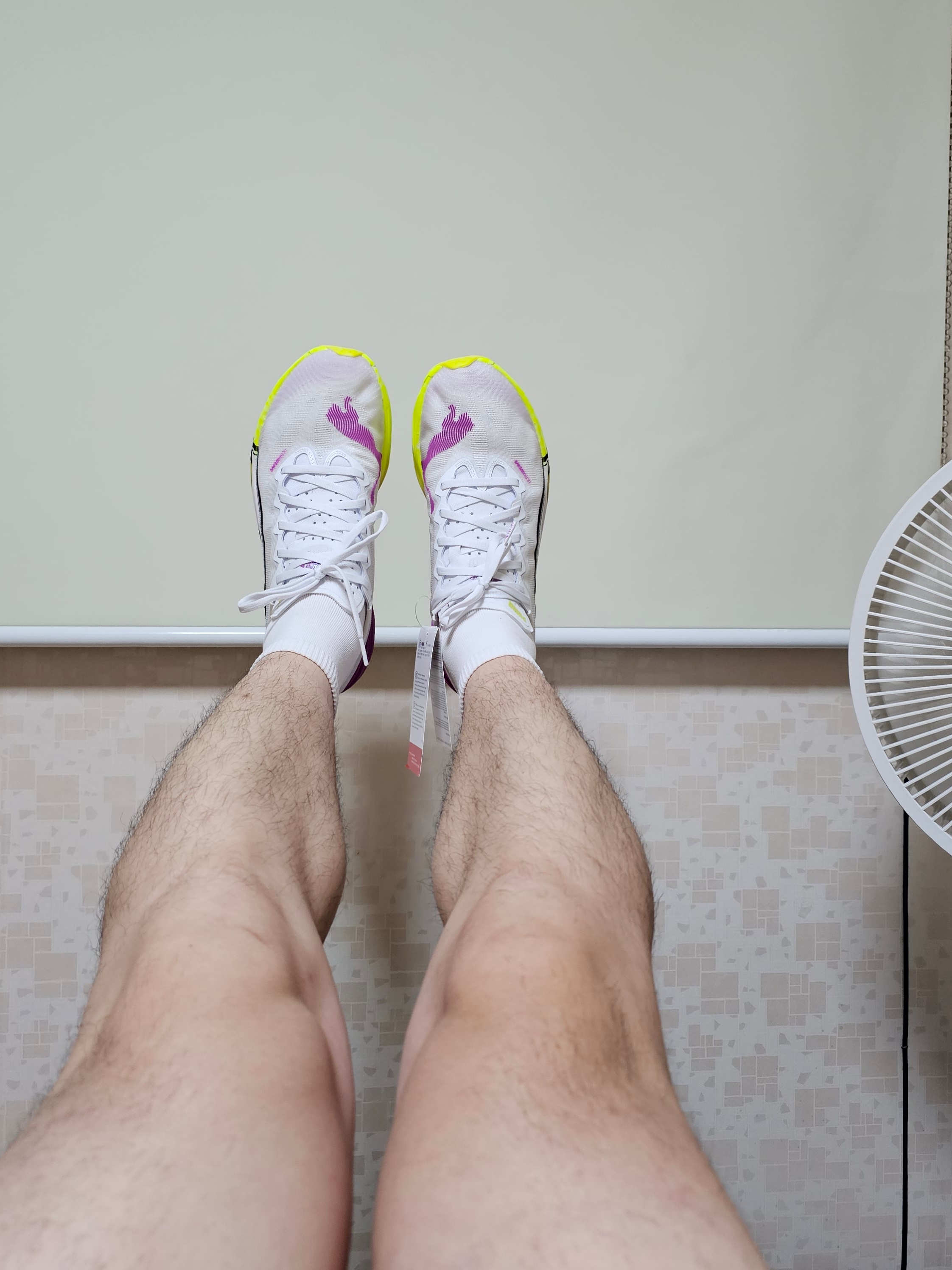 Puma Deviate Nitro Elite 3 White Pure Magenta, Adidas Adizero EVO SL Cloud White Core Black 착용 스타일 - 2