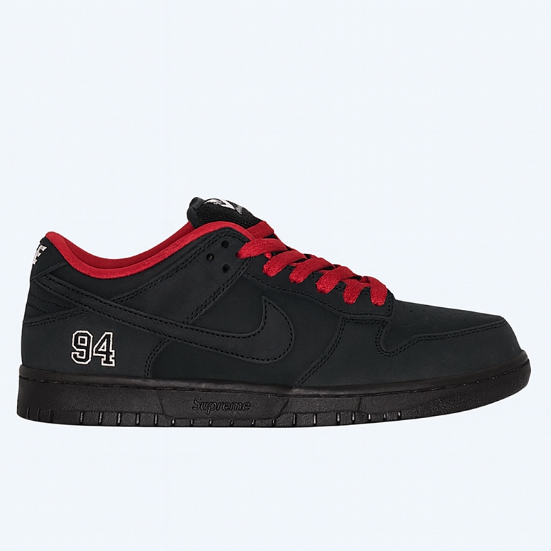 Nike x Supreme SB Dunk Low Black 착용 스타일