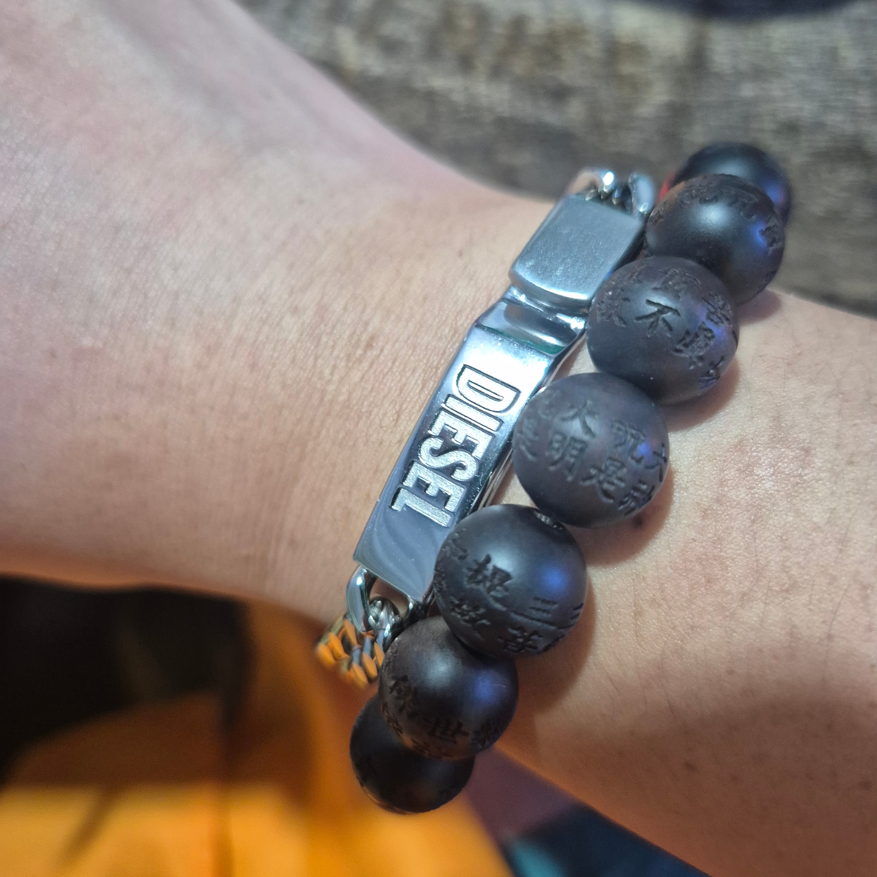 Diesel Dx1457 Two-Tone Stainless Steel Chain Bracelet Silver 착용 스타일