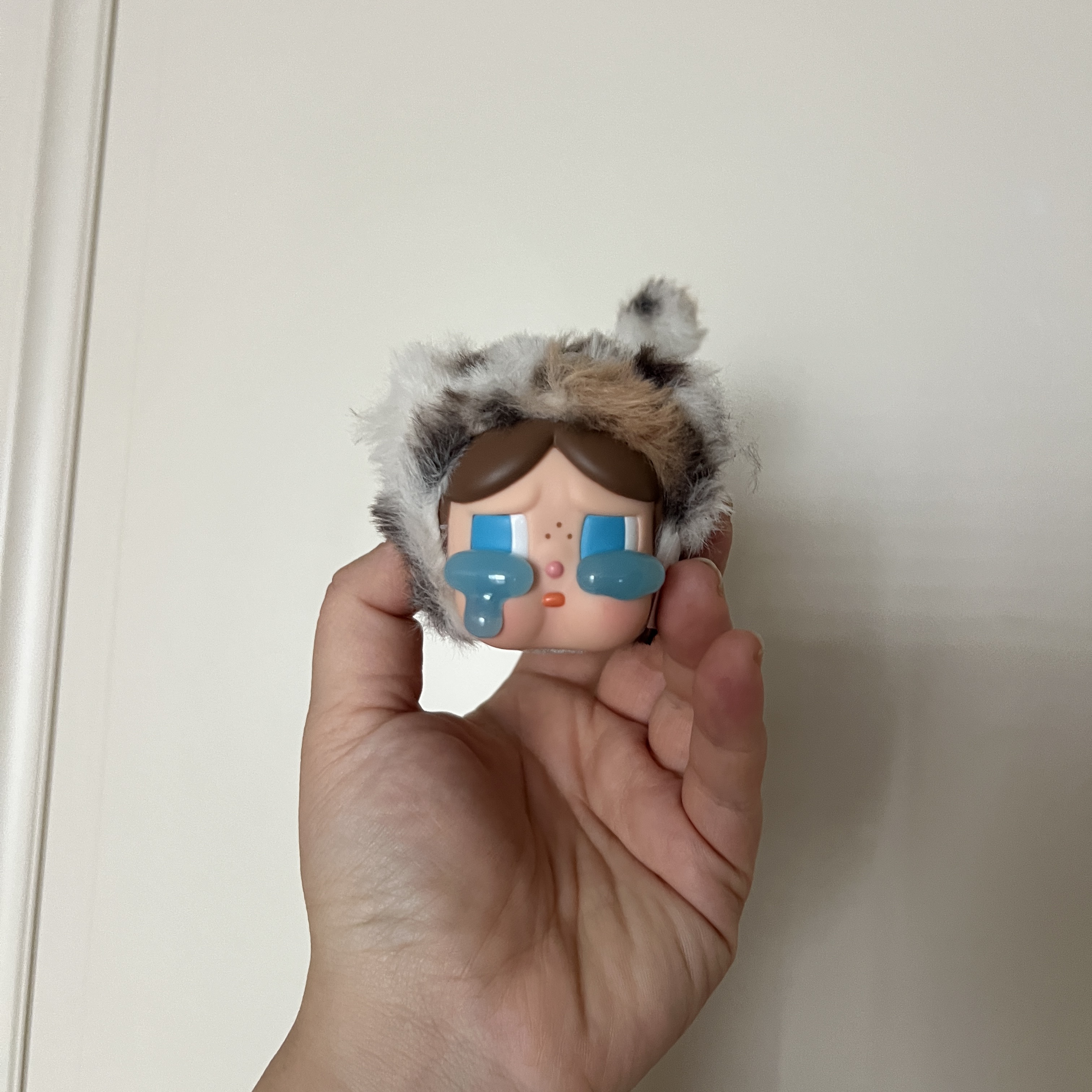 Pop Mart Crybaby Wild But Cutie Series Vinyl Plush Pendant Vintage Cutie (Opened Case) 착용 스타일