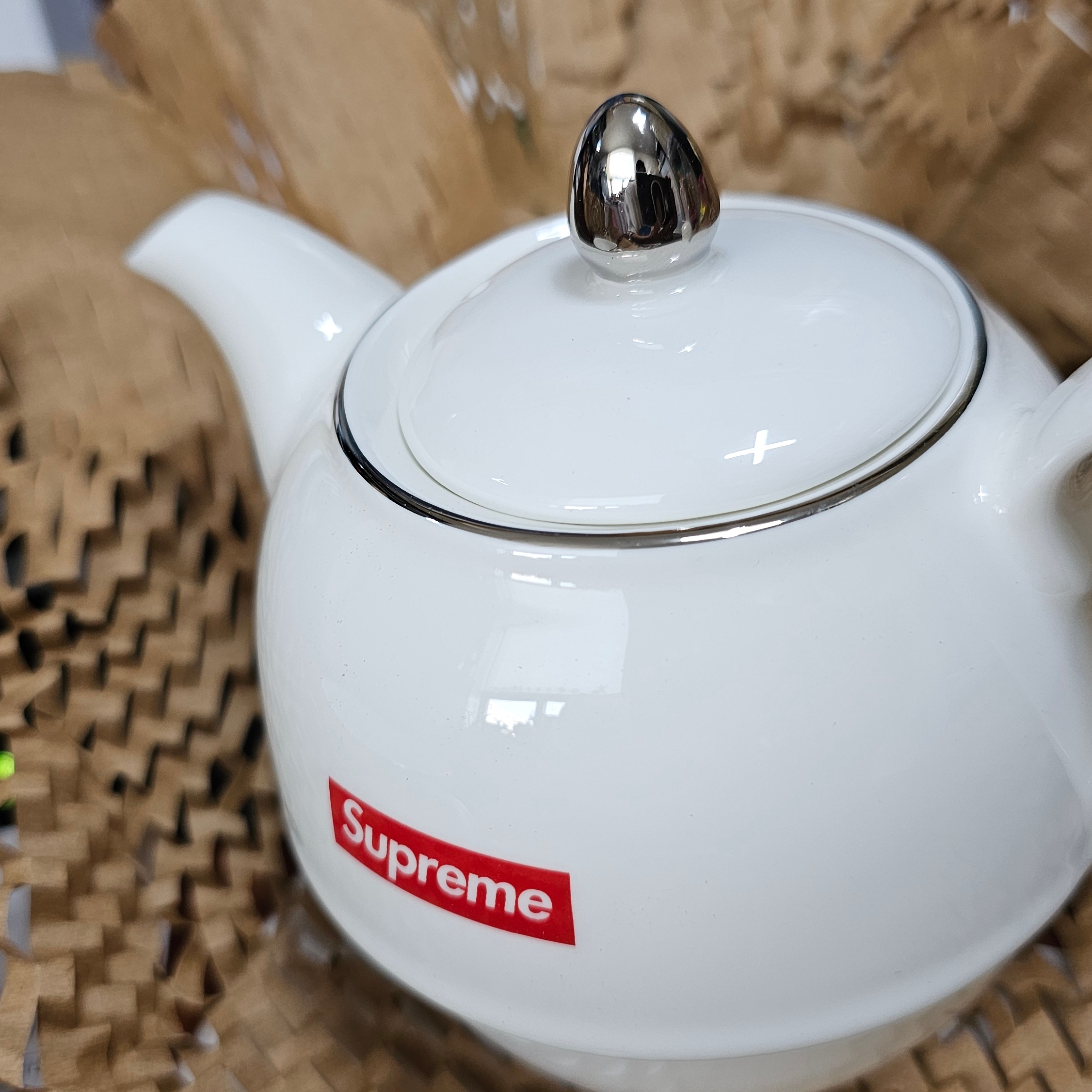Supreme Tea Set White - 25FW, Supreme Playboi Carti T-Shirt Woodland Camo - 25FW 착용 스타일 - 1