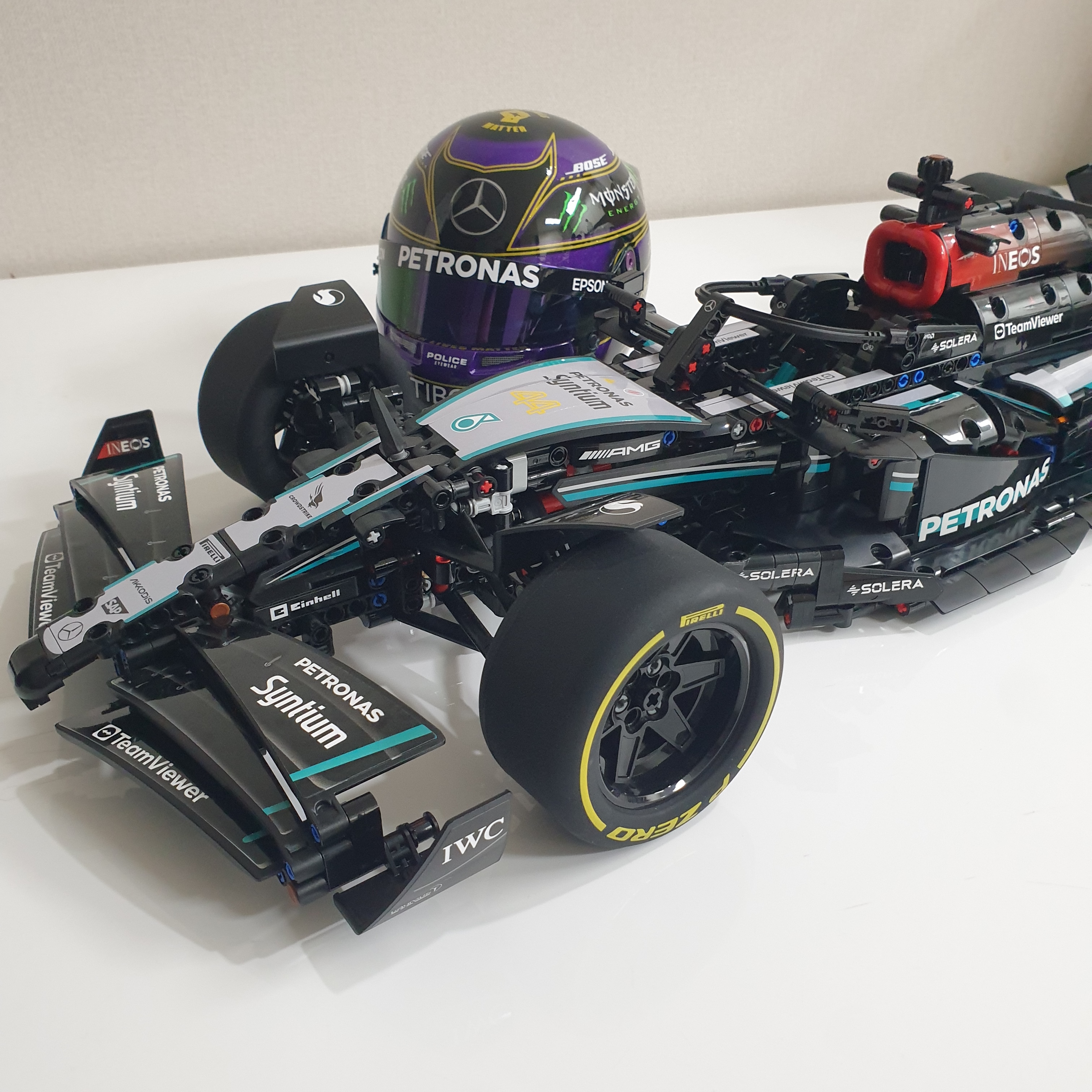 Lego Mercedes-AMG F1 W14 E Performance 착용 스타일 - 4