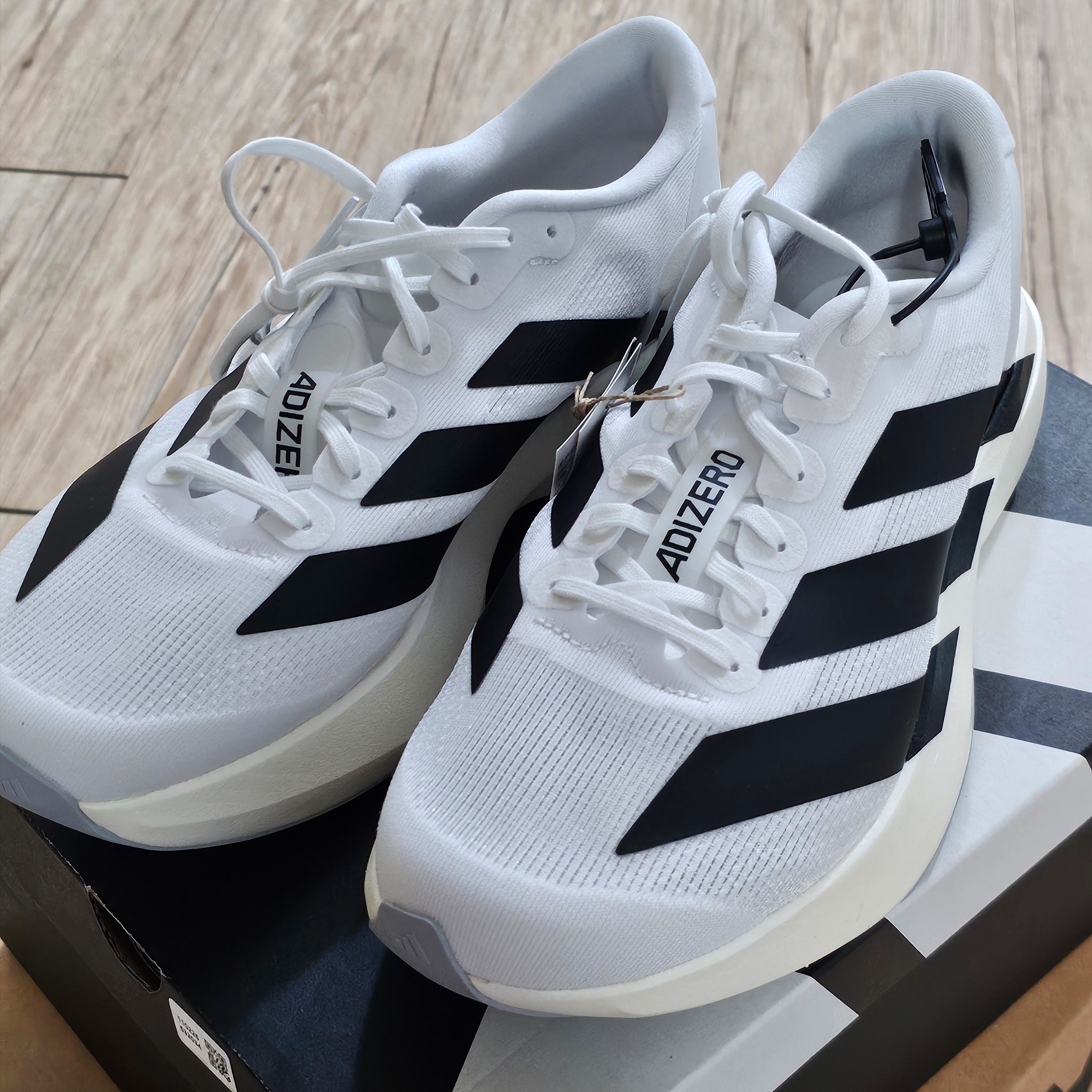 Adidas Adizero EVO SL Cloud White Core Black 착용 스타일
