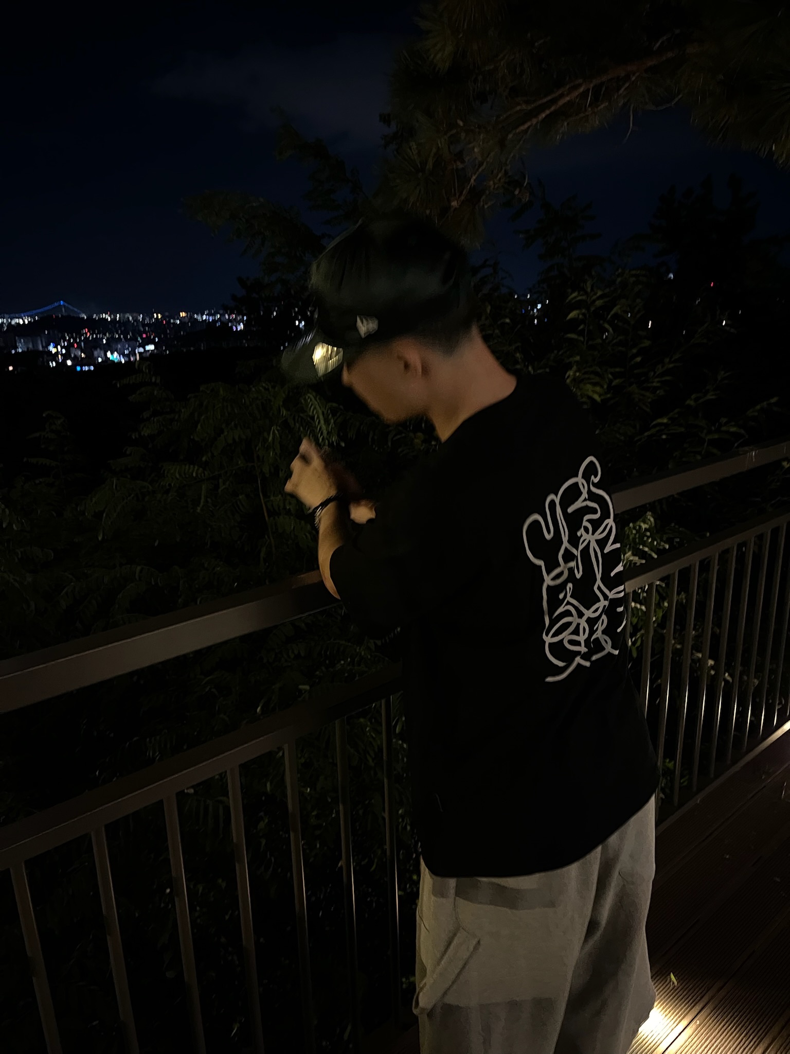 YESEYESEE C-Logo Tee Black, Keen Shanti Slide Men Black 착용 스타일 - 2