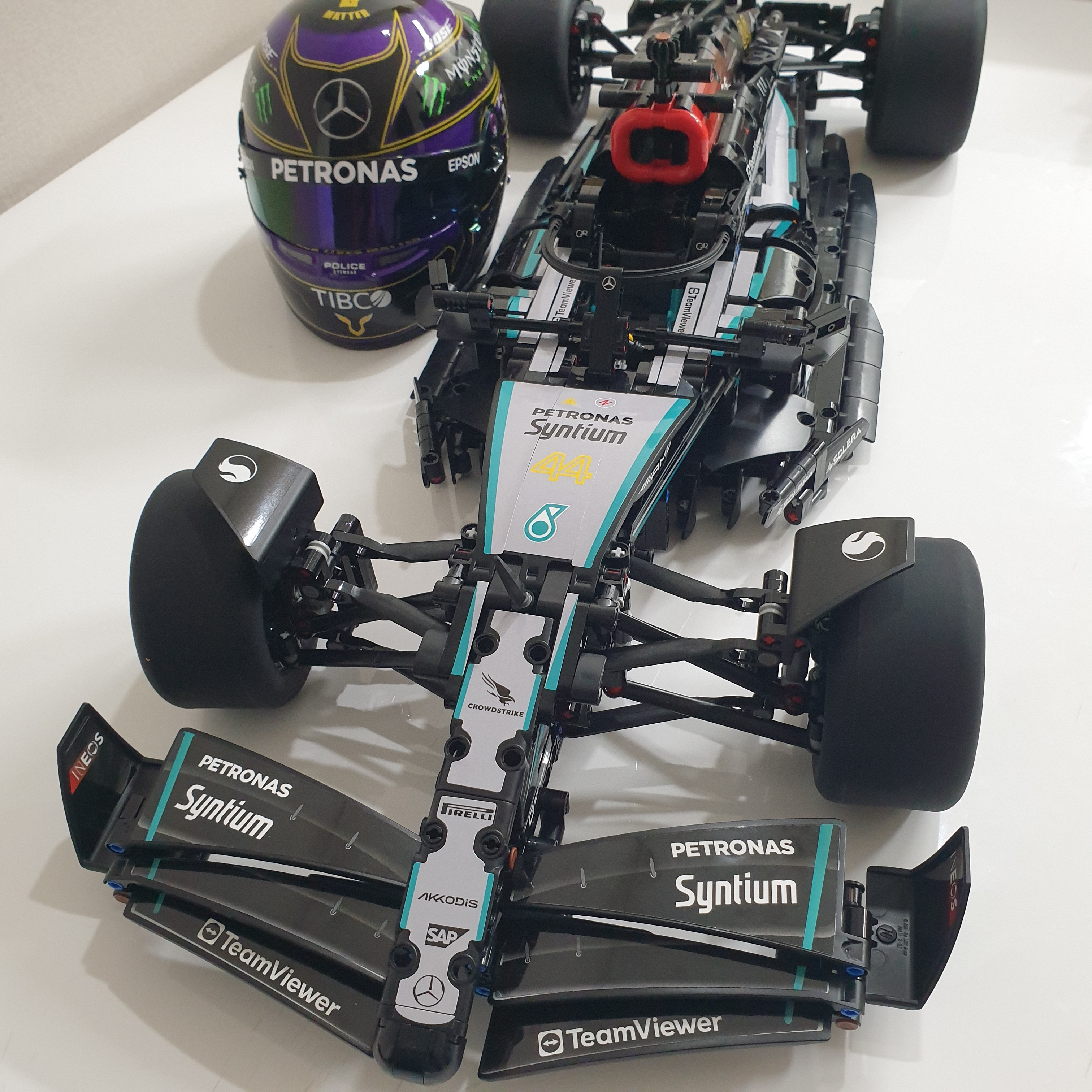Lego Mercedes-AMG F1 W14 E Performance 착용 스타일 - 3
