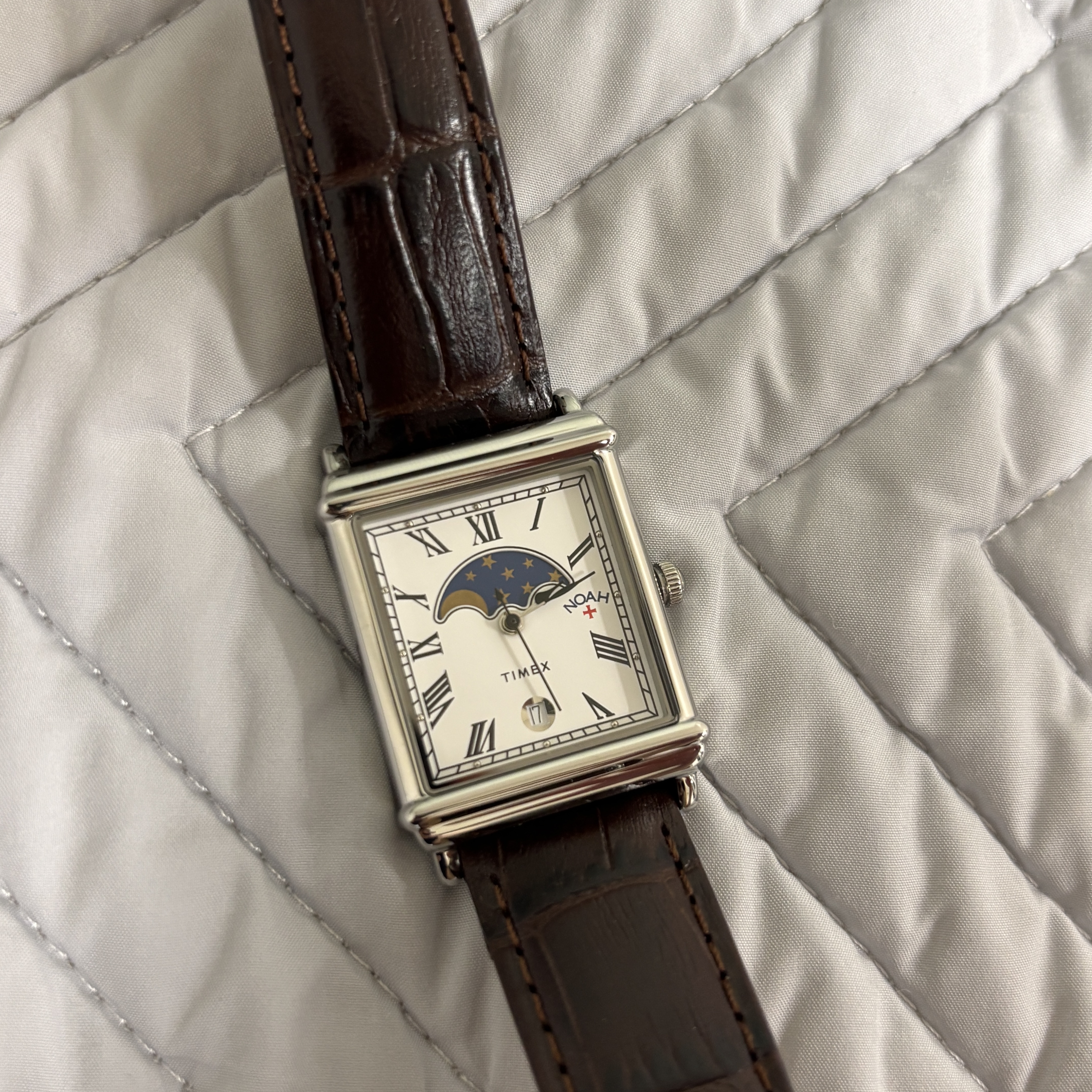 Timex x Noah Moon 37mm Phase Watch Brown Steel 착용 스타일 - 1