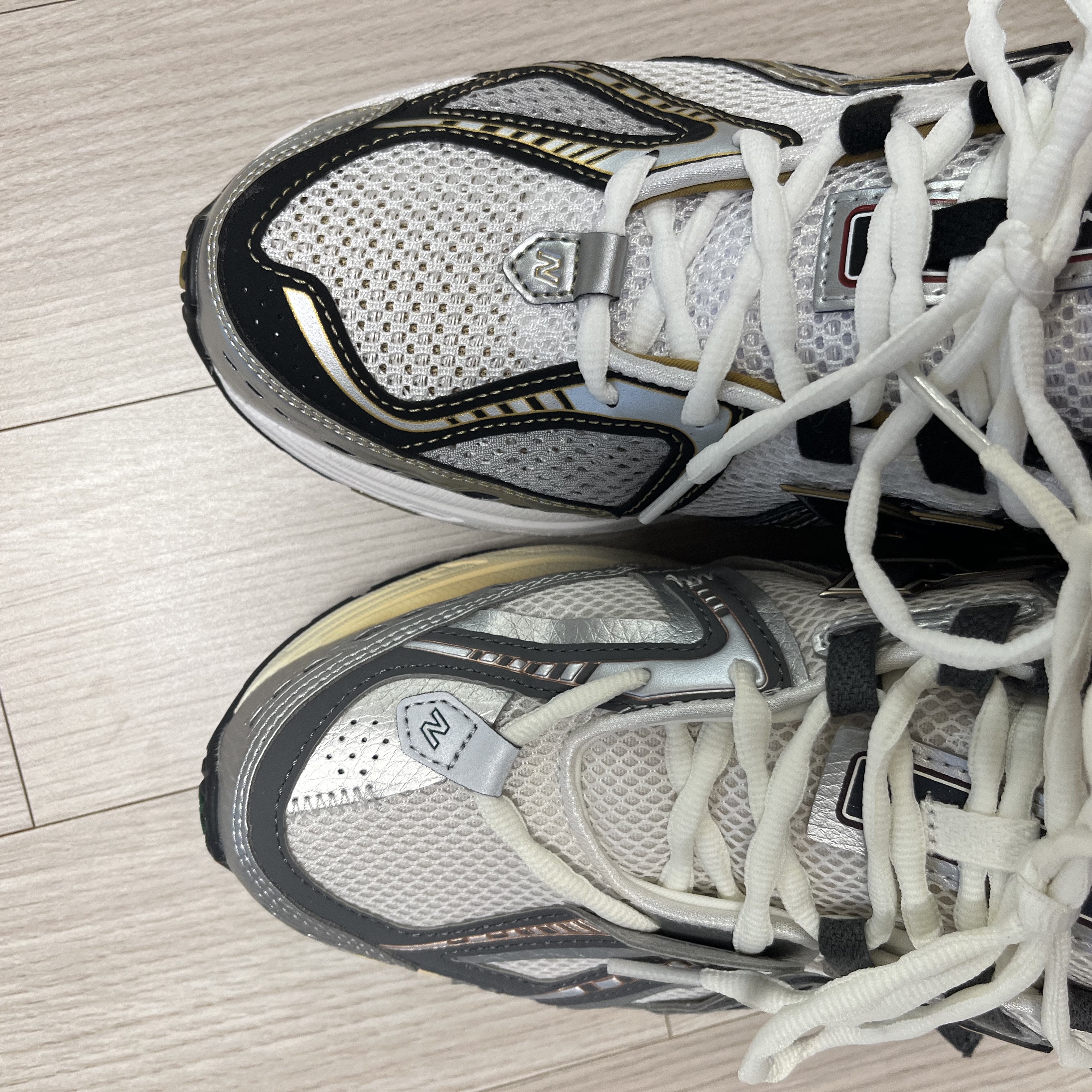 New Balance 1906A Silver Metallic Castlerock, New Balance 1906R White Gold 착용 스타일 - 5