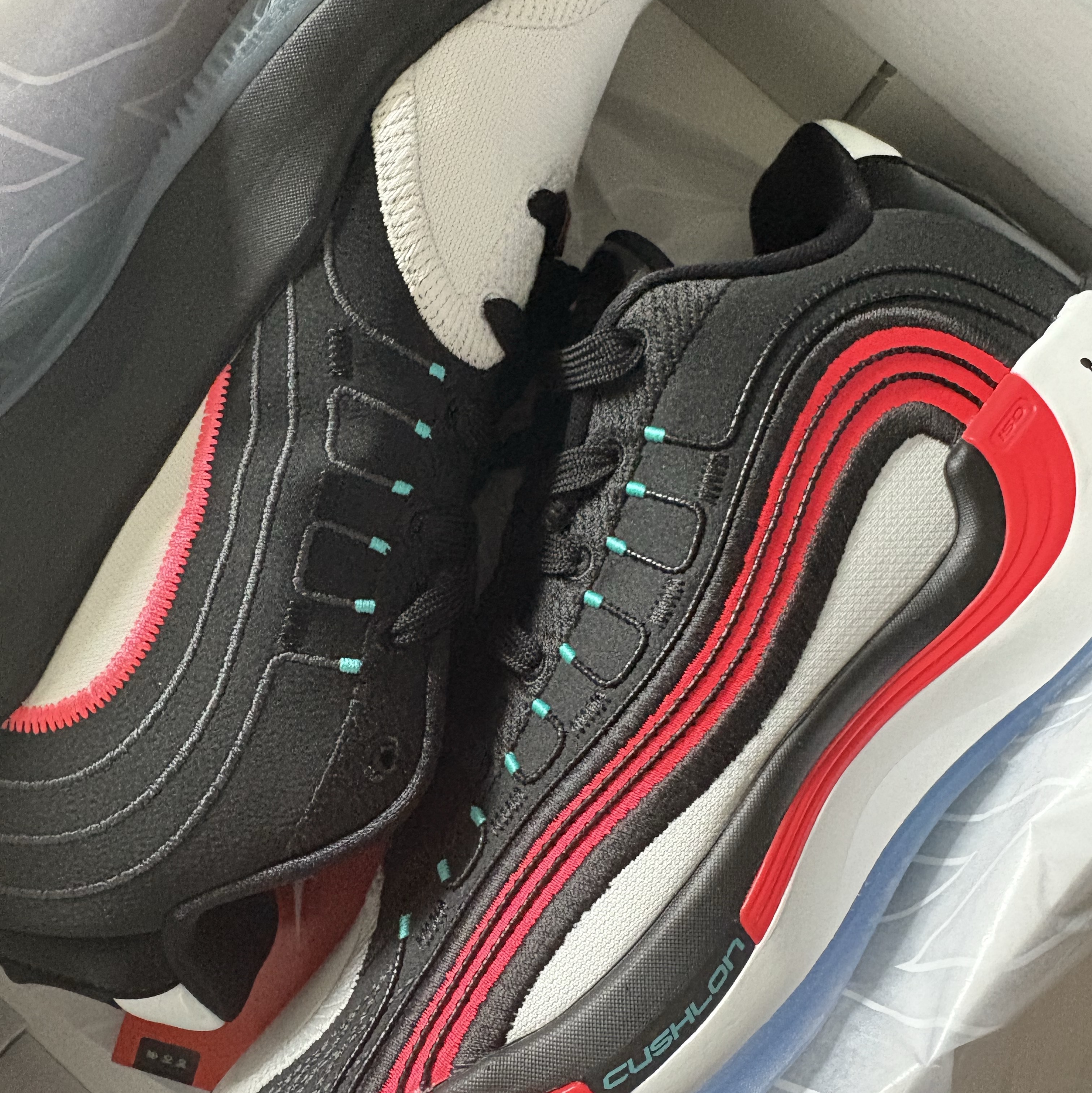 Jordan Luka 4 PF Bloodline Black Summit White 착용 스타일 - 1