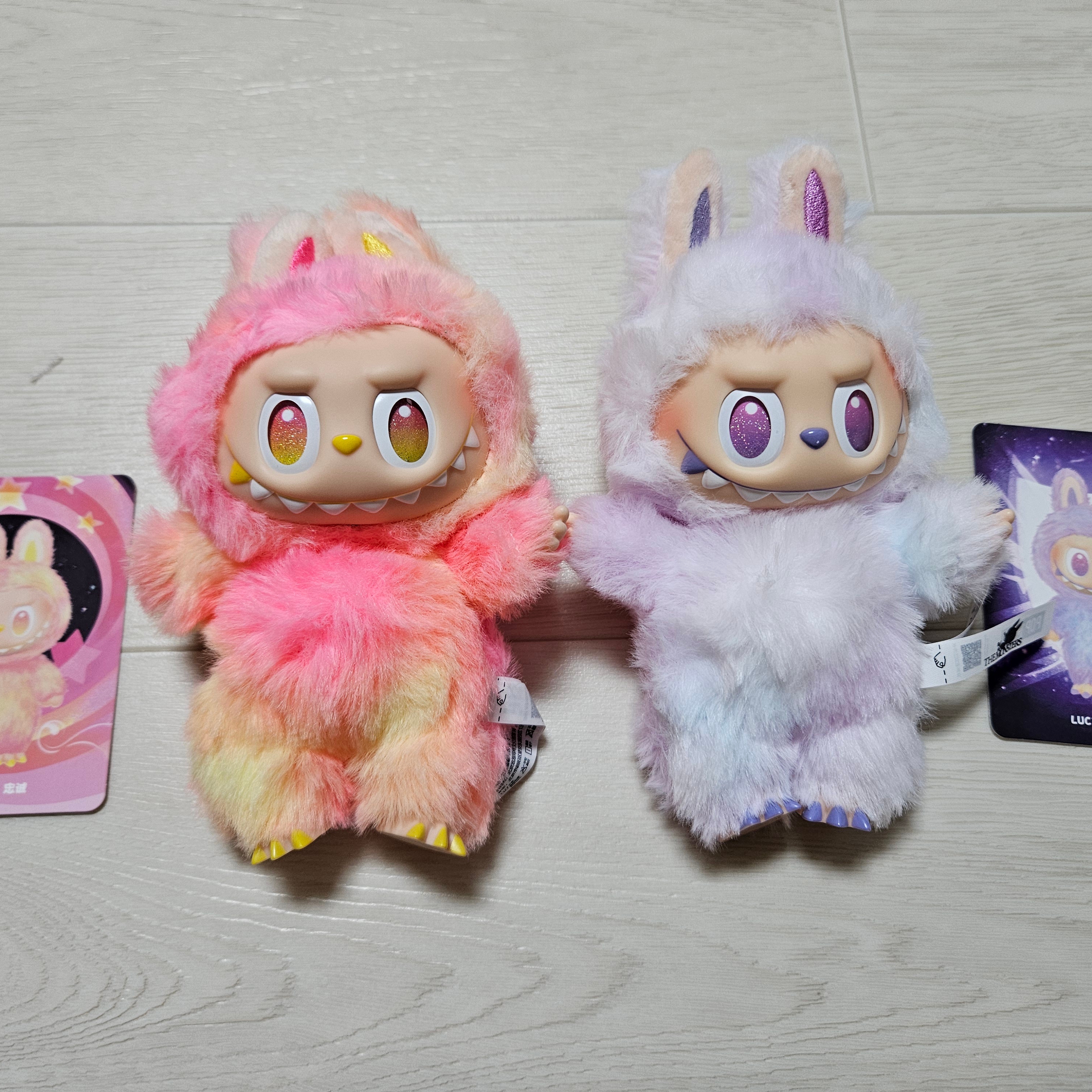 Pop Mart Labubu The Monsters Highlight Series Sealed Case (Bundle of 2/1 Blind Box) 착용 스타일 - 2