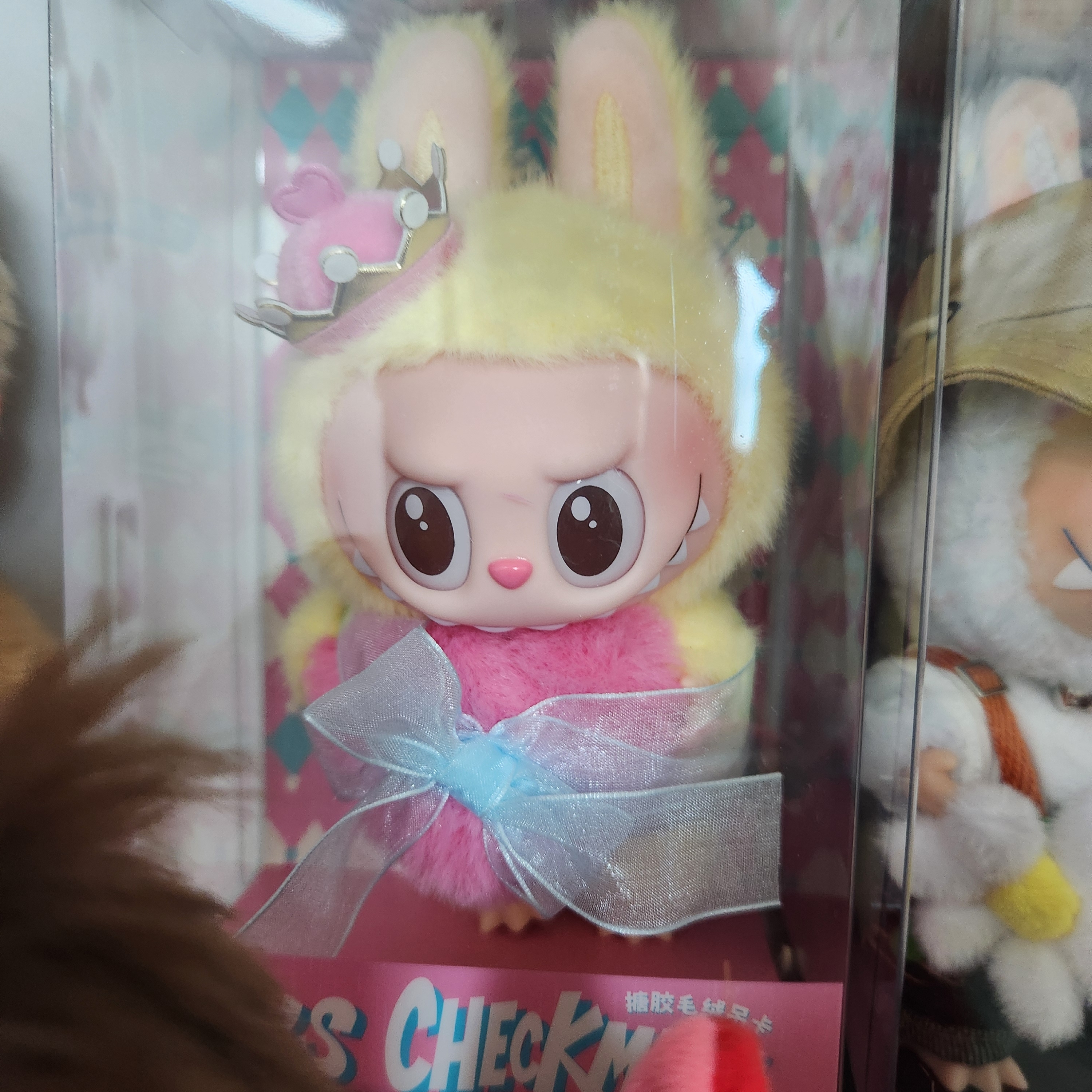 Pop Mart The Monsters Checkmate Series Plush Keyring 착용 스타일