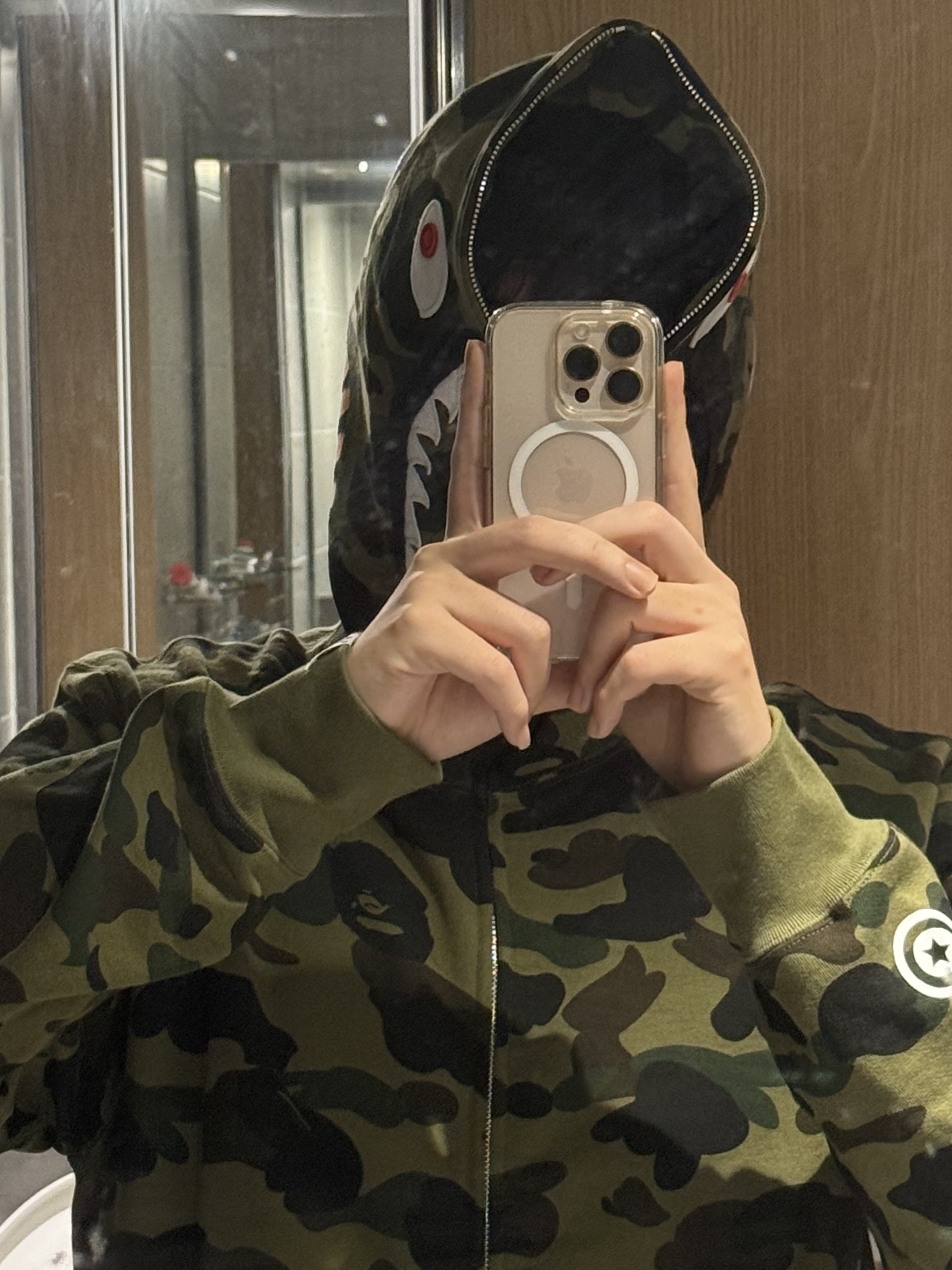 BAPE 1st Camo Shark Full Zip Hoodie Army Green 착용 스타일