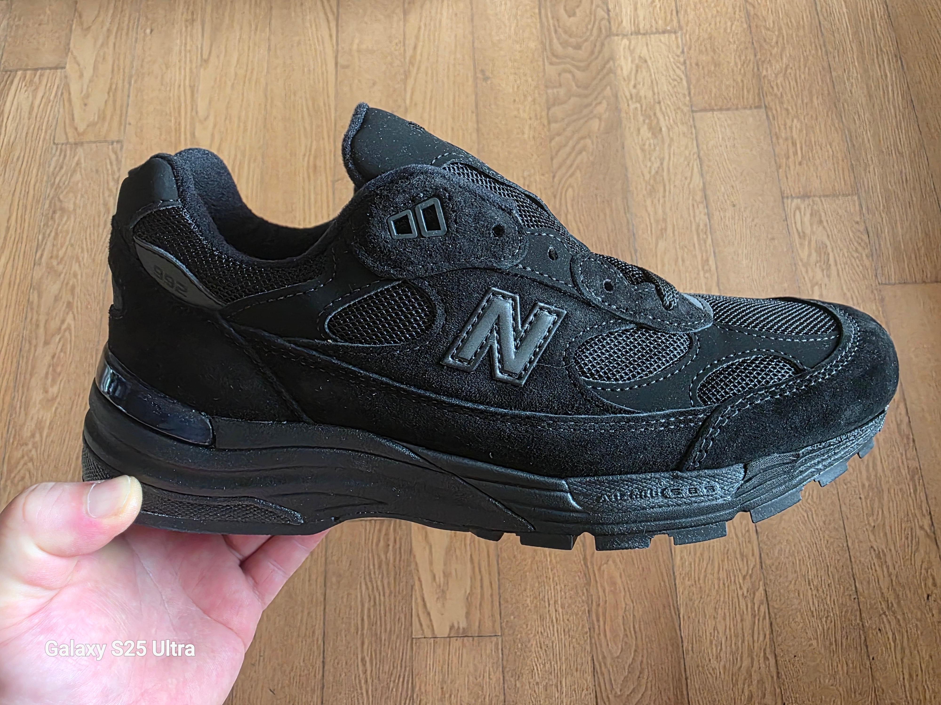 New Balance 992 Made in USA Core Black 착용 스타일 - 3