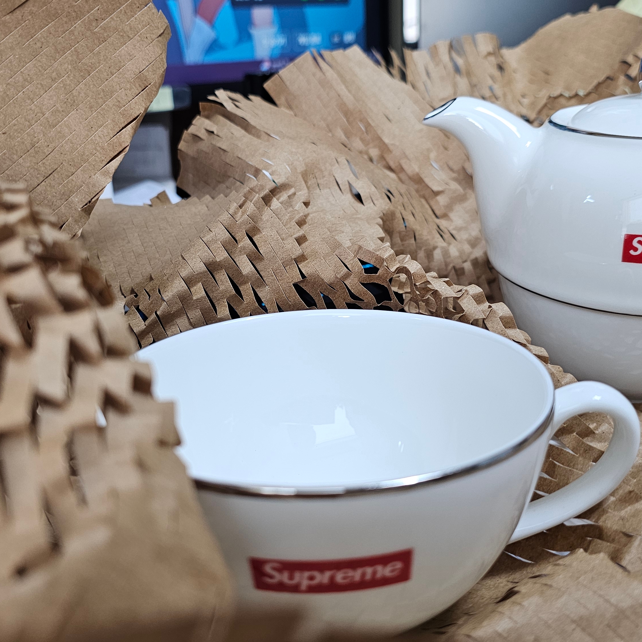 Supreme Tea Set White - 25FW, Supreme Playboi Carti T-Shirt Woodland Camo - 25FW 착용 스타일 - 2