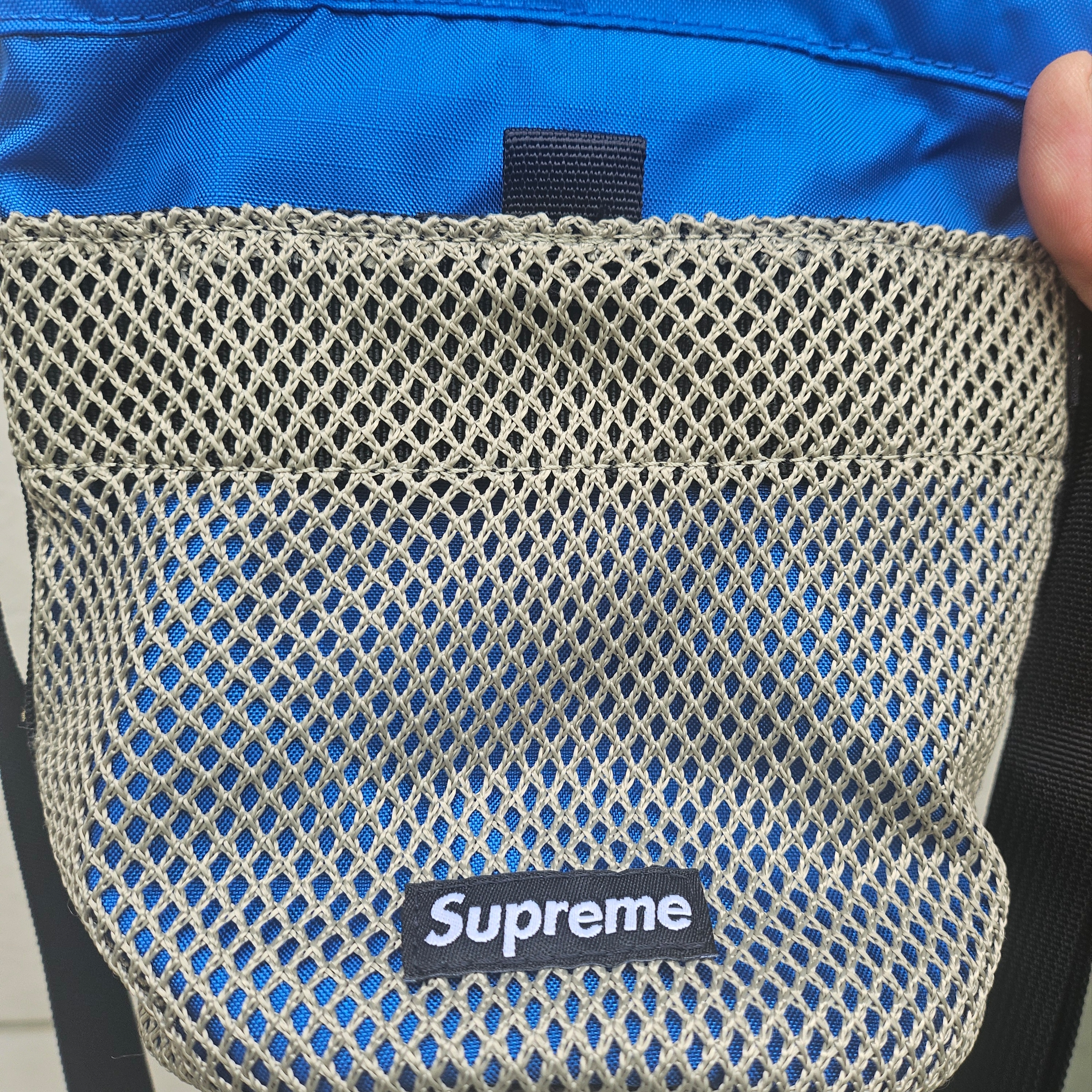 Supreme Small Cinch Pouch Blue - 23FW 착용 스타일 - 2