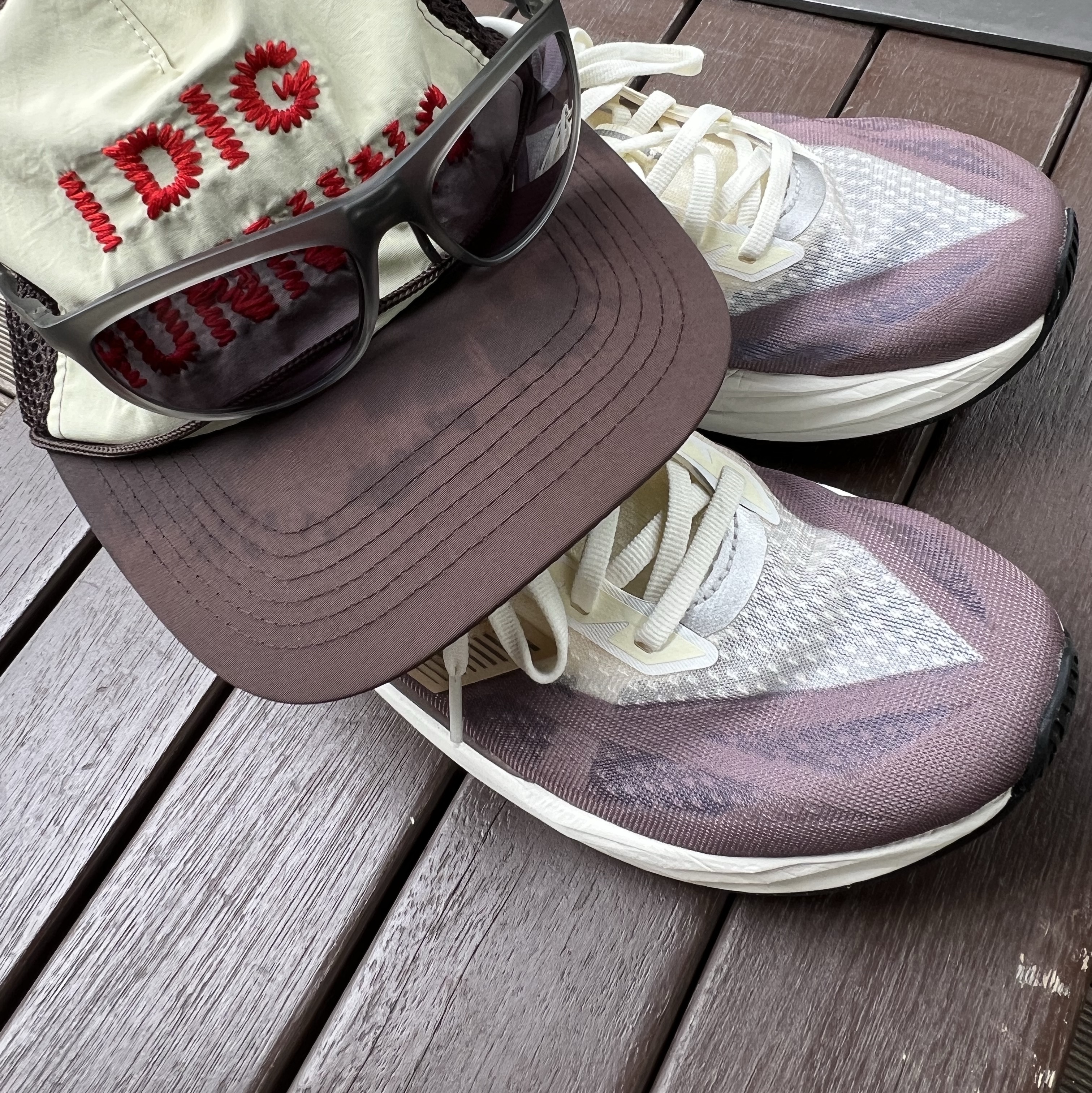 Alex Zono I Dig Running Trucker Hat OG Brown, District Vision Takeyoshi Altitude Master Silver D+ Onyx Mirror 착용 스타일