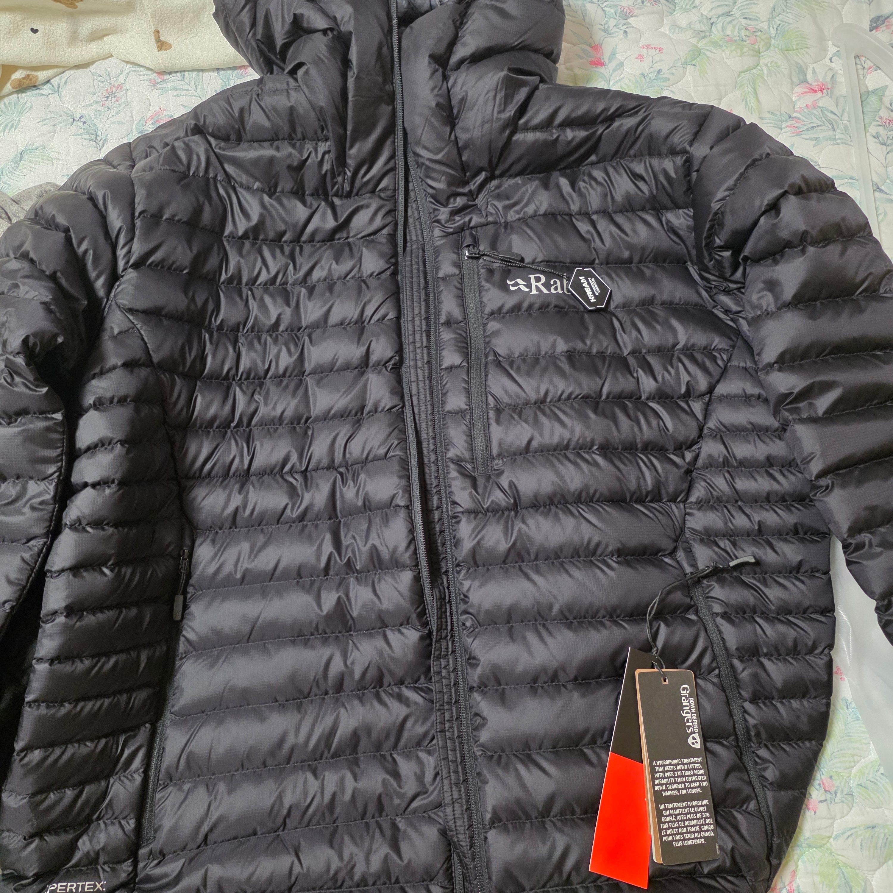 Rab Microlight Alpine Jacket Black 착용 스타일 - 2