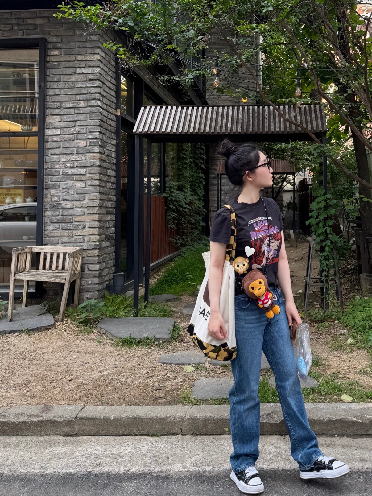 Maison Mihara Yasuhiro Peterson OG Sole Canvas Low Sneakers Black, BAPE Baby Milo Plush Mobile Bag Brown 착용 스타일