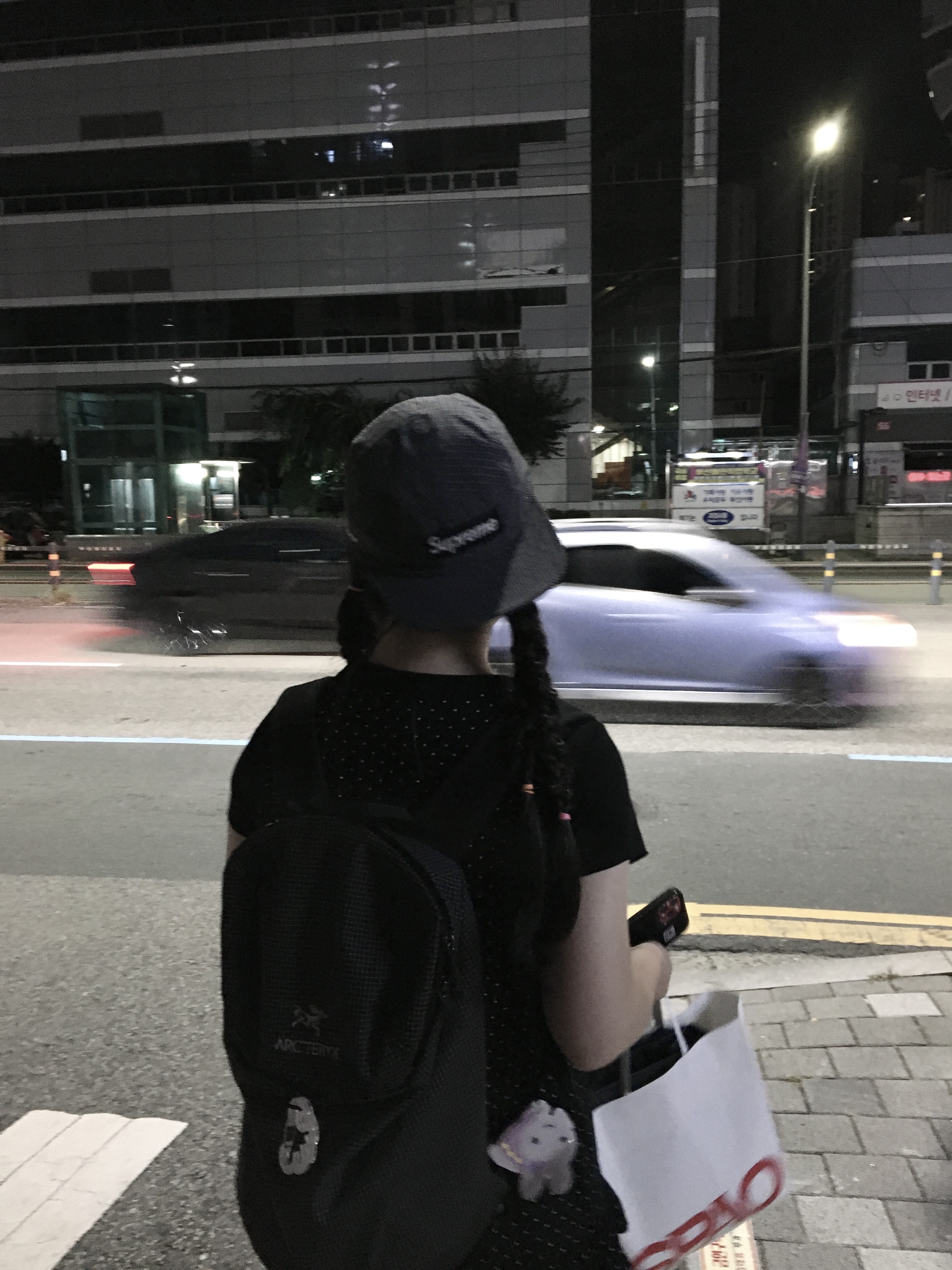 Supreme Cordura Plaid Camp Cap Black - 25SS, Arc'teryx Konseal 15 Backpack Black 착용 스타일 - 2