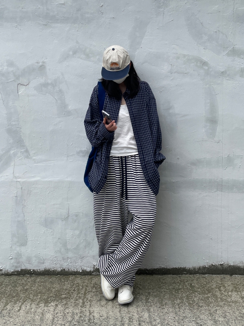 Hello Sunrise 90s Logo 6Panel Cap Beige & Navy 착용 스타일 - 2