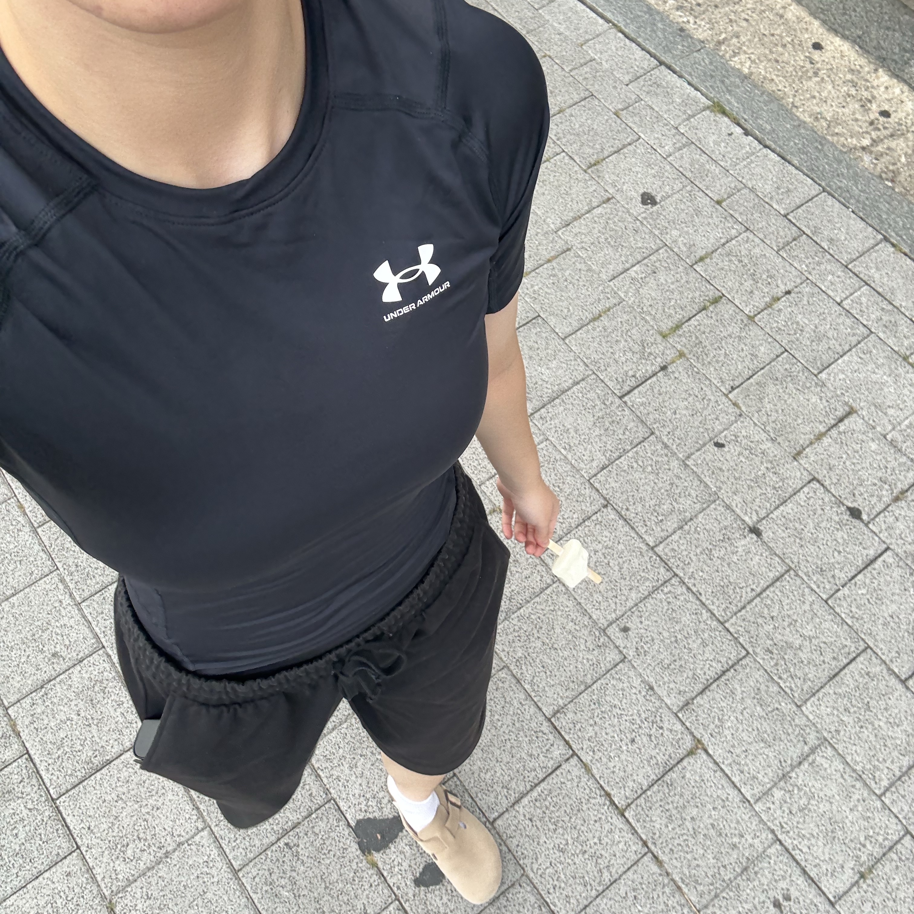 Under Armour HeatGear Short Sleeve Black White 착용 스타일 - 2