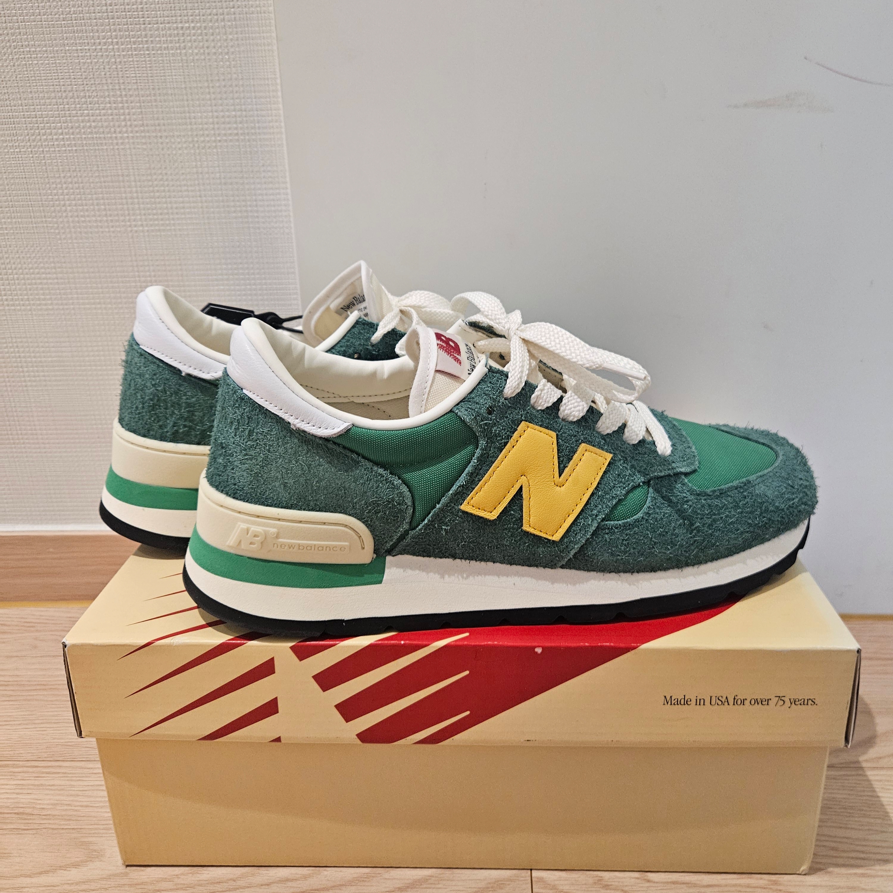 New Balance 990v1 Made in USA Green Gold 착용 스타일 - 3