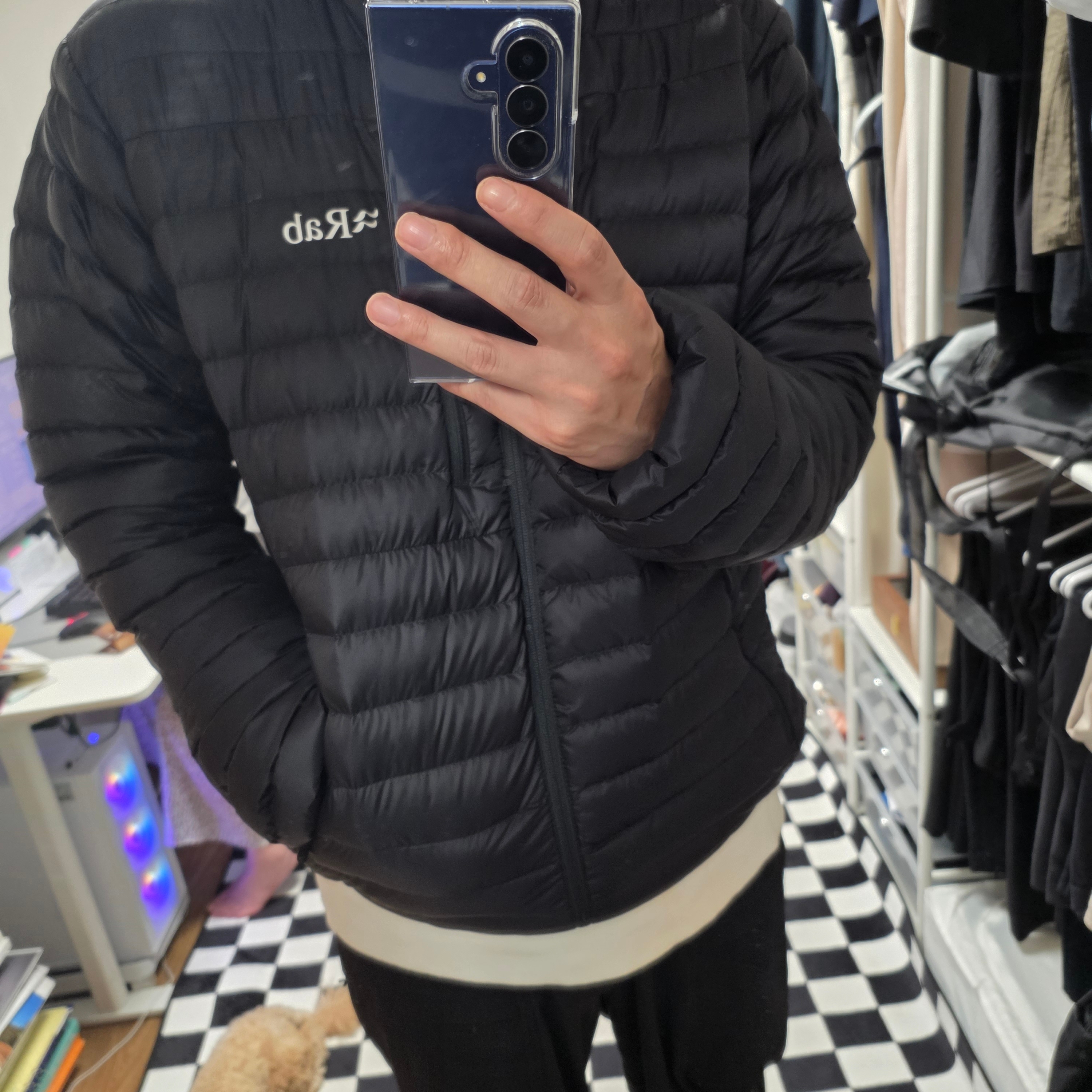 Rab Microlight Alpine Jacket Black 착용 스타일 - 1