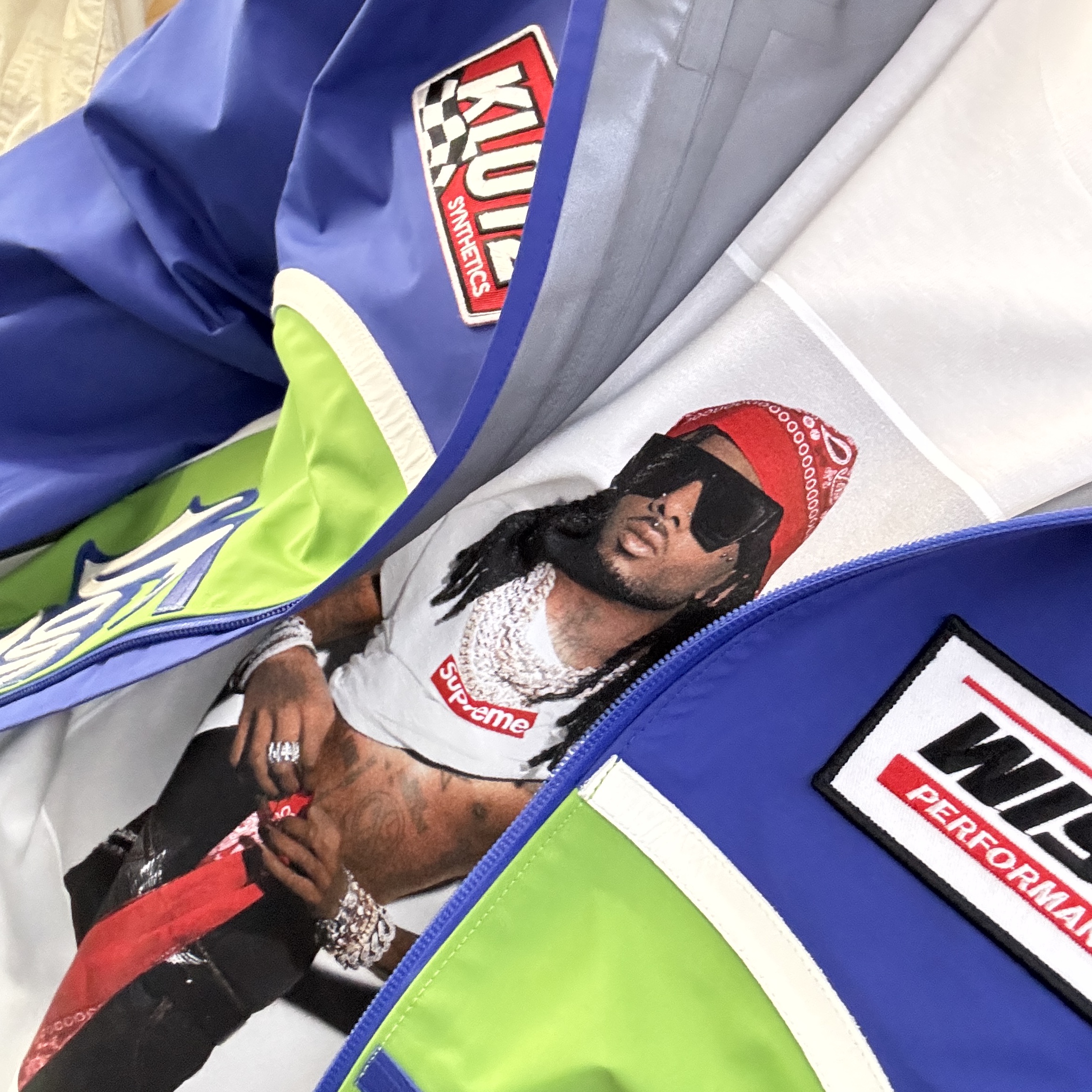Supreme Playboi Carti T-Shirt White - 25FW, Supreme x Vanson Leathers Gore-Tex Shell Jacket Royal - 25FW 착용 스타일