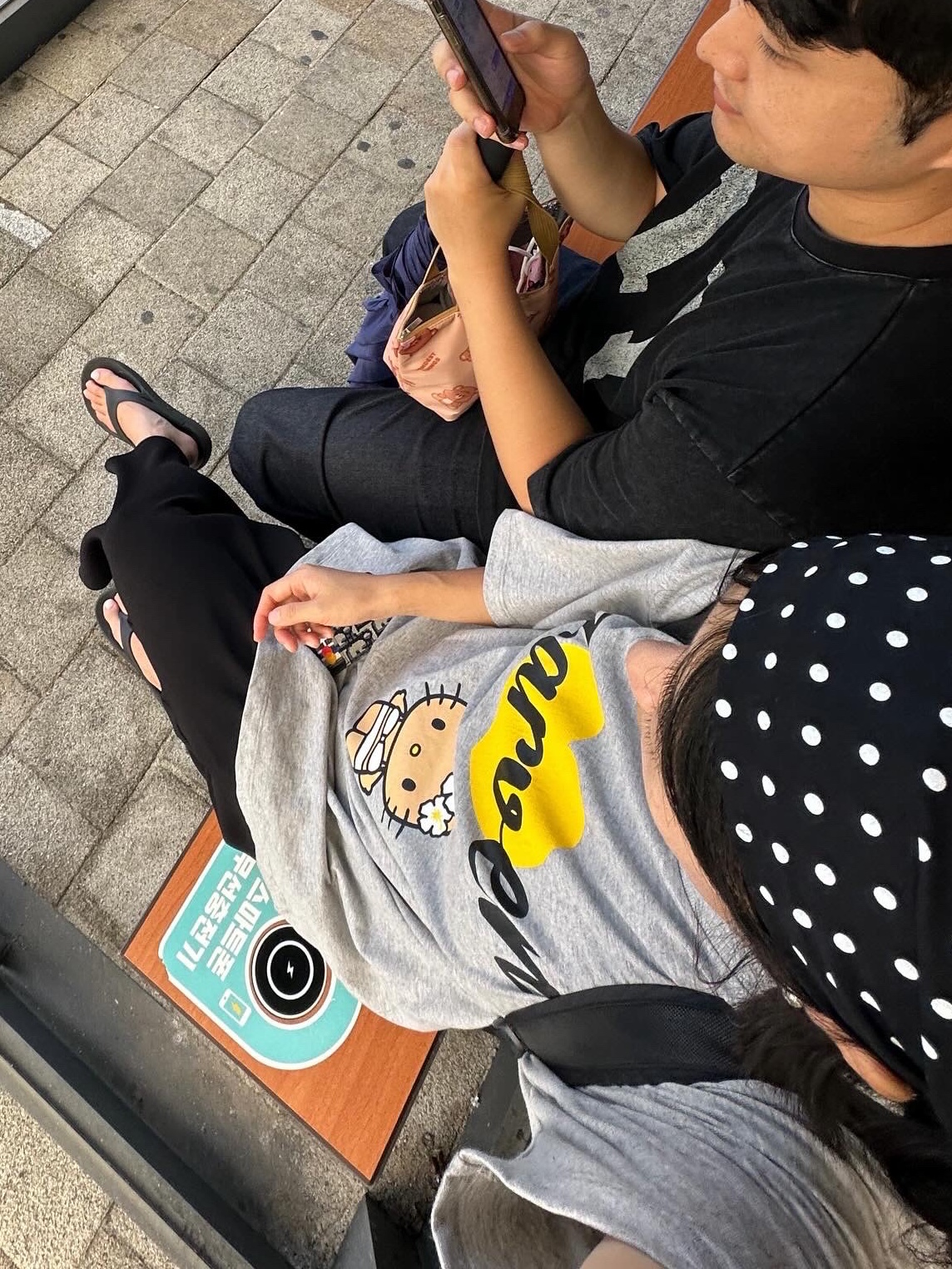 Farven x Tanning Hello Kitty Bikini T-Shirt_Grey 착용 스타일 - 2