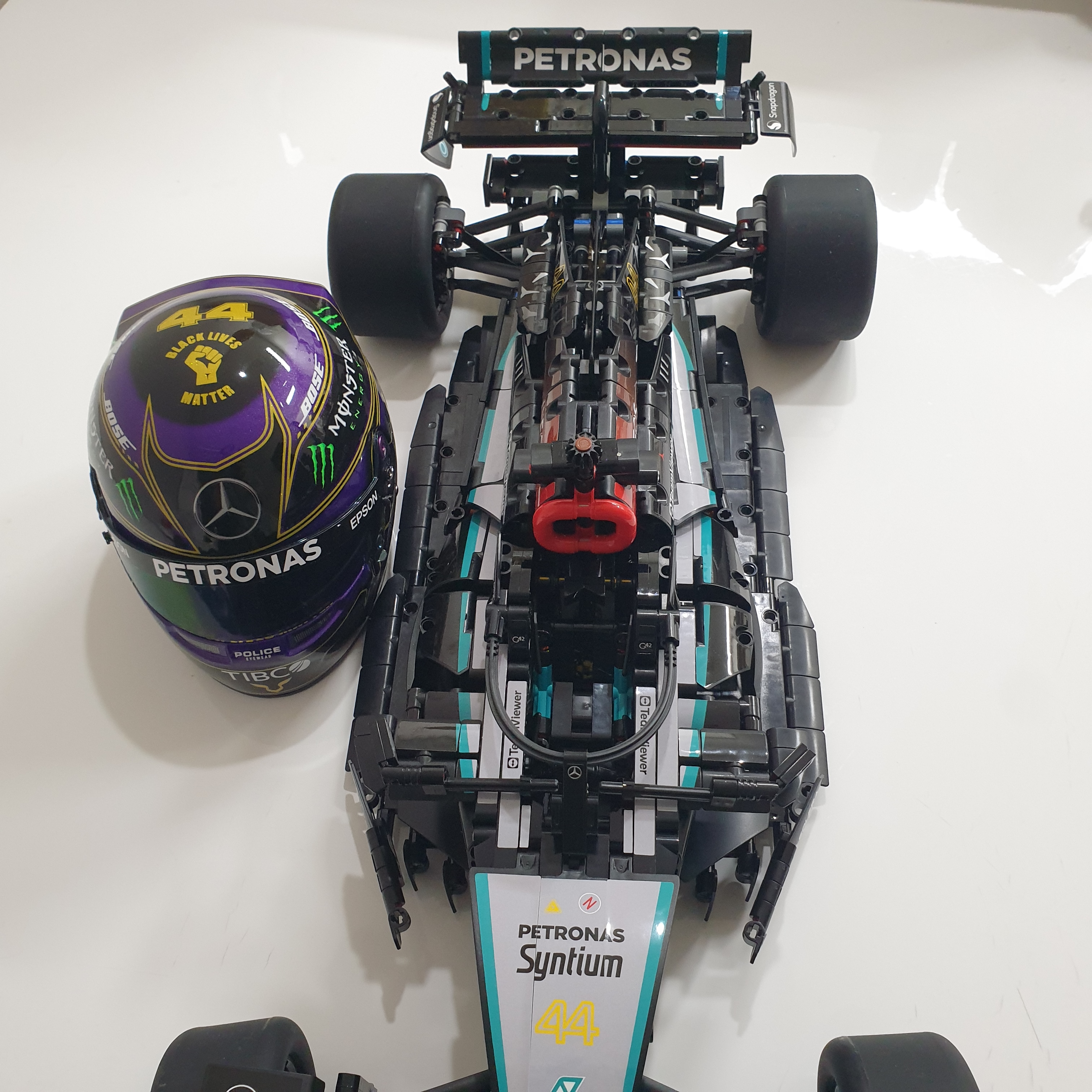 Lego Mercedes-AMG F1 W14 E Performance 착용 스타일 - 2