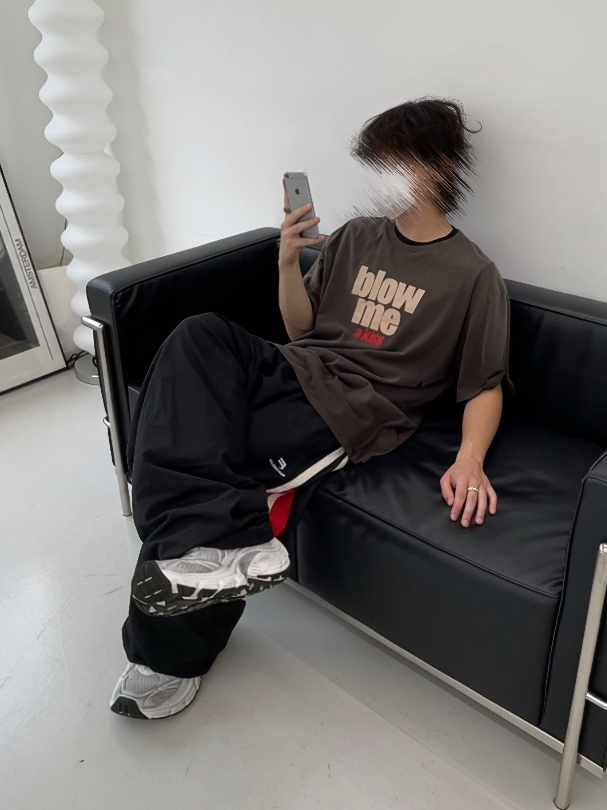 Project G/R Blow Me Washed T-Shirt Brown, Balenciaga Sporty B Track Pants Black 착용 스타일 - 2