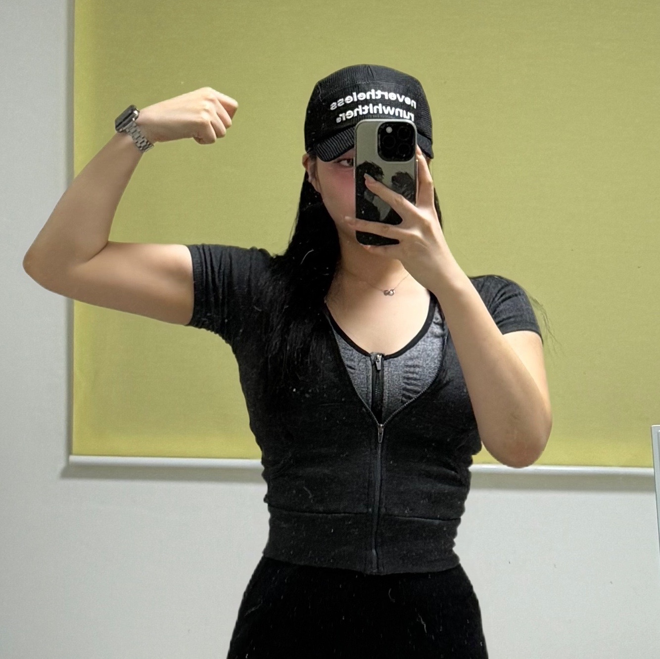 [KREAM 단독] runwhither Mesh Cap Black 착용 스타일 - 1