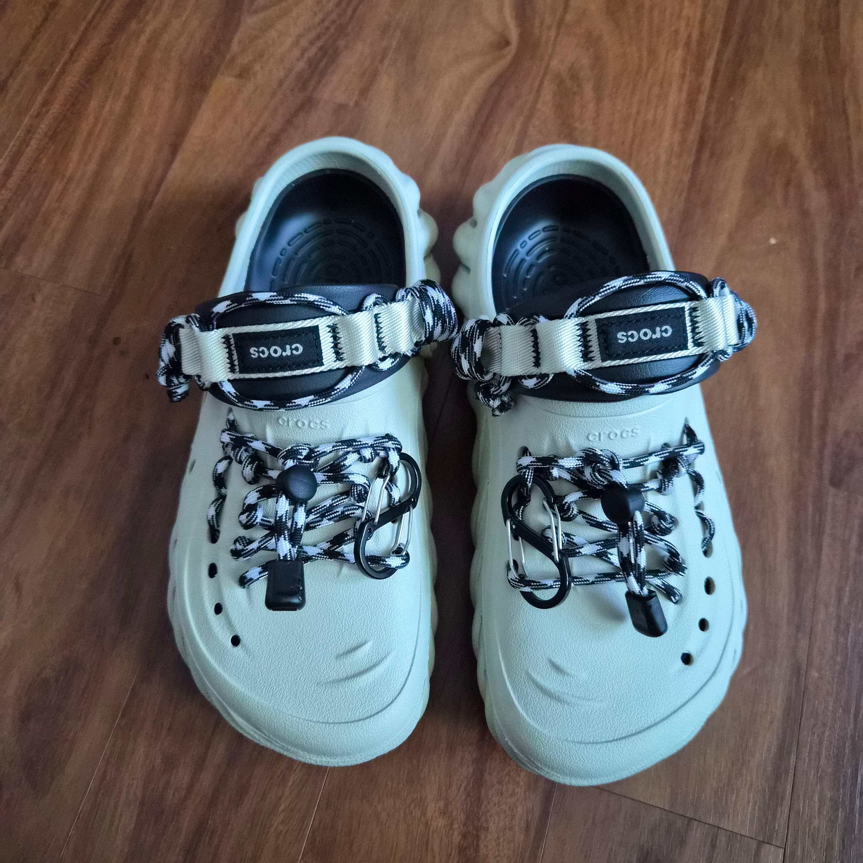 Crocs Echo Clog Bone Black 착용 스타일