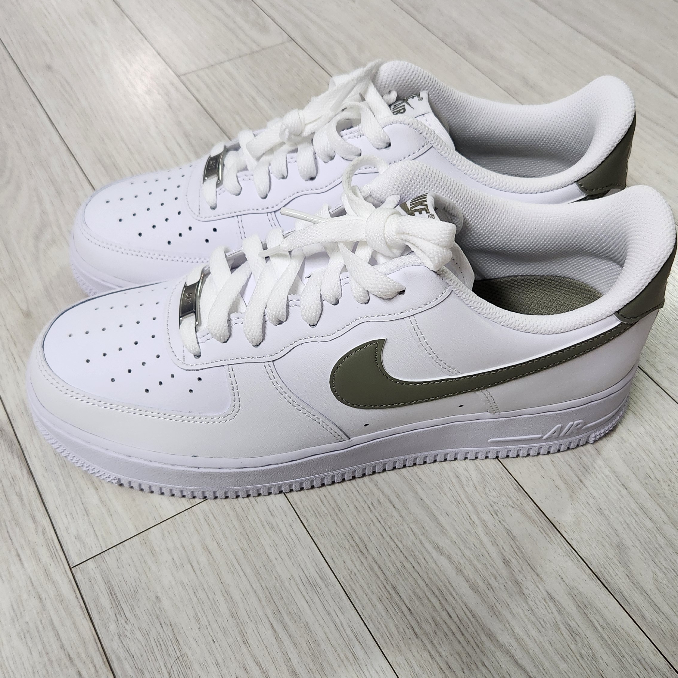 Nike Air Force 1 '07 White Light Army 착용 스타일 - 1