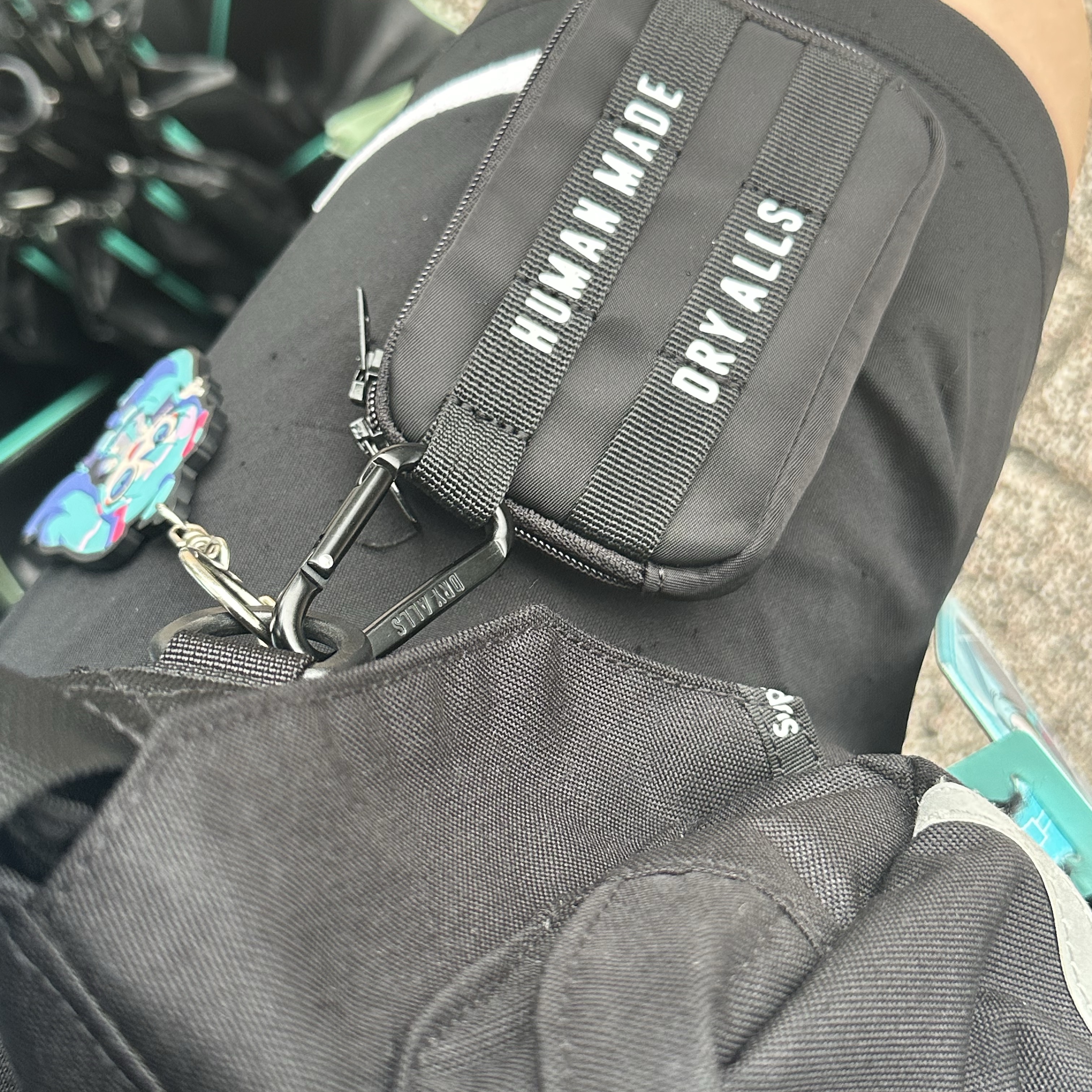 Human Made Military Card Case Black, Supreme Messenger Bag Black - 24FW 착용 스타일 - 1
