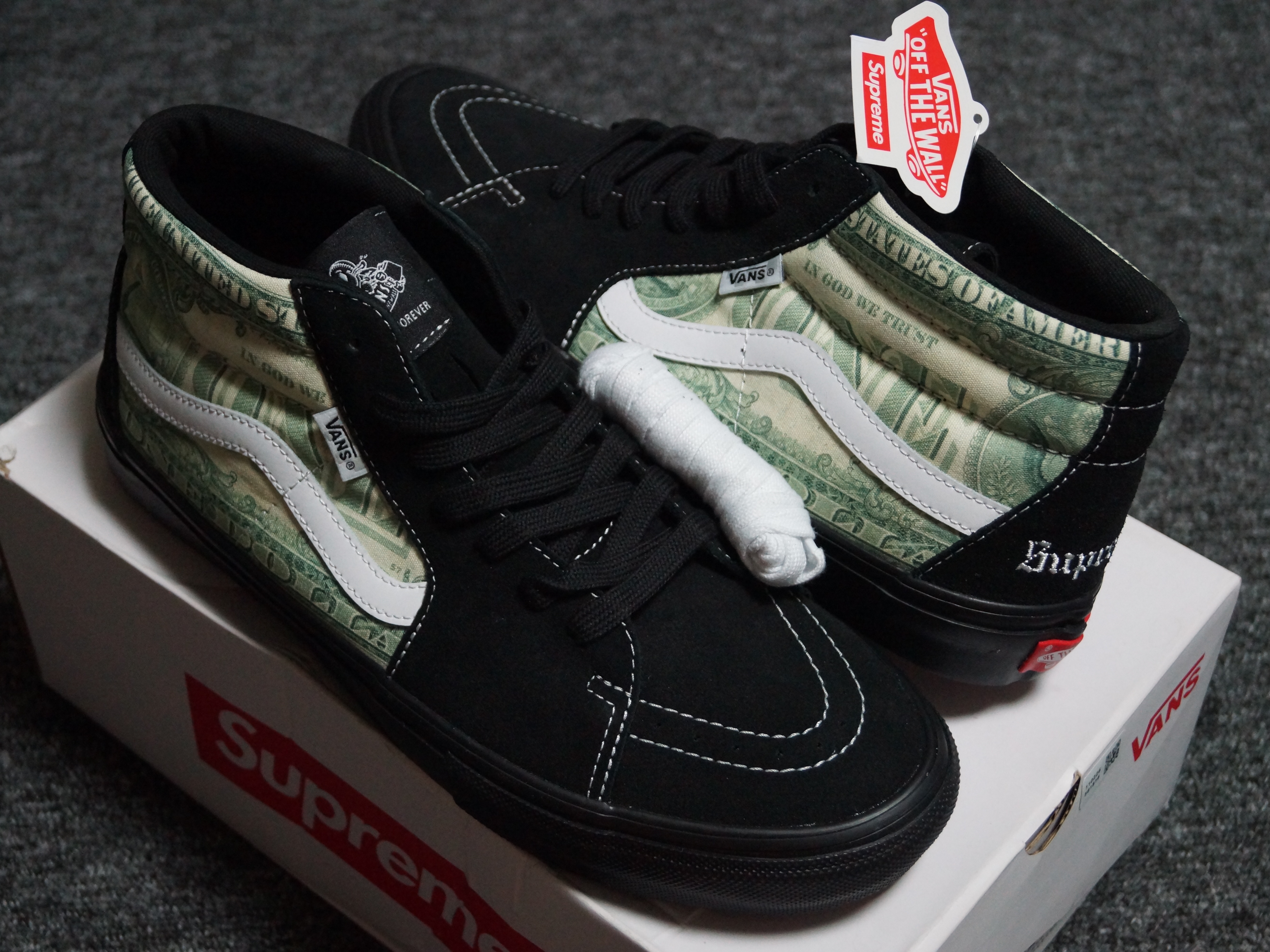 Vans x Supreme Skate Grosso Mid Dollar Black 착용 스타일