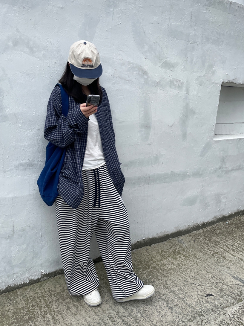 Hello Sunrise 90s Logo 6Panel Cap Beige & Navy 착용 스타일 - 1
