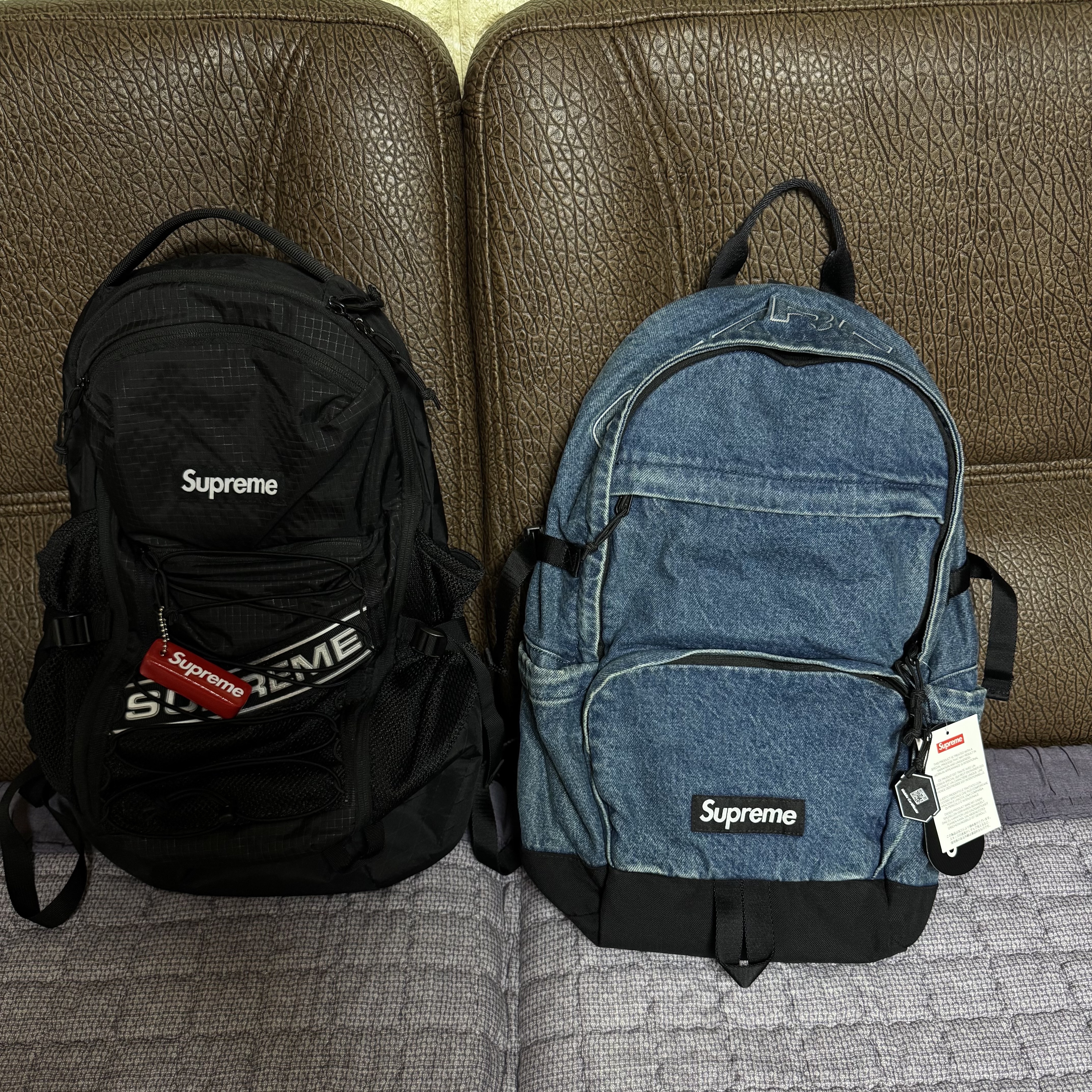 Supreme Denim Backpack Washed Indigo - 25FW, Supreme Backpack Black - 23FW 착용 스타일 - 2