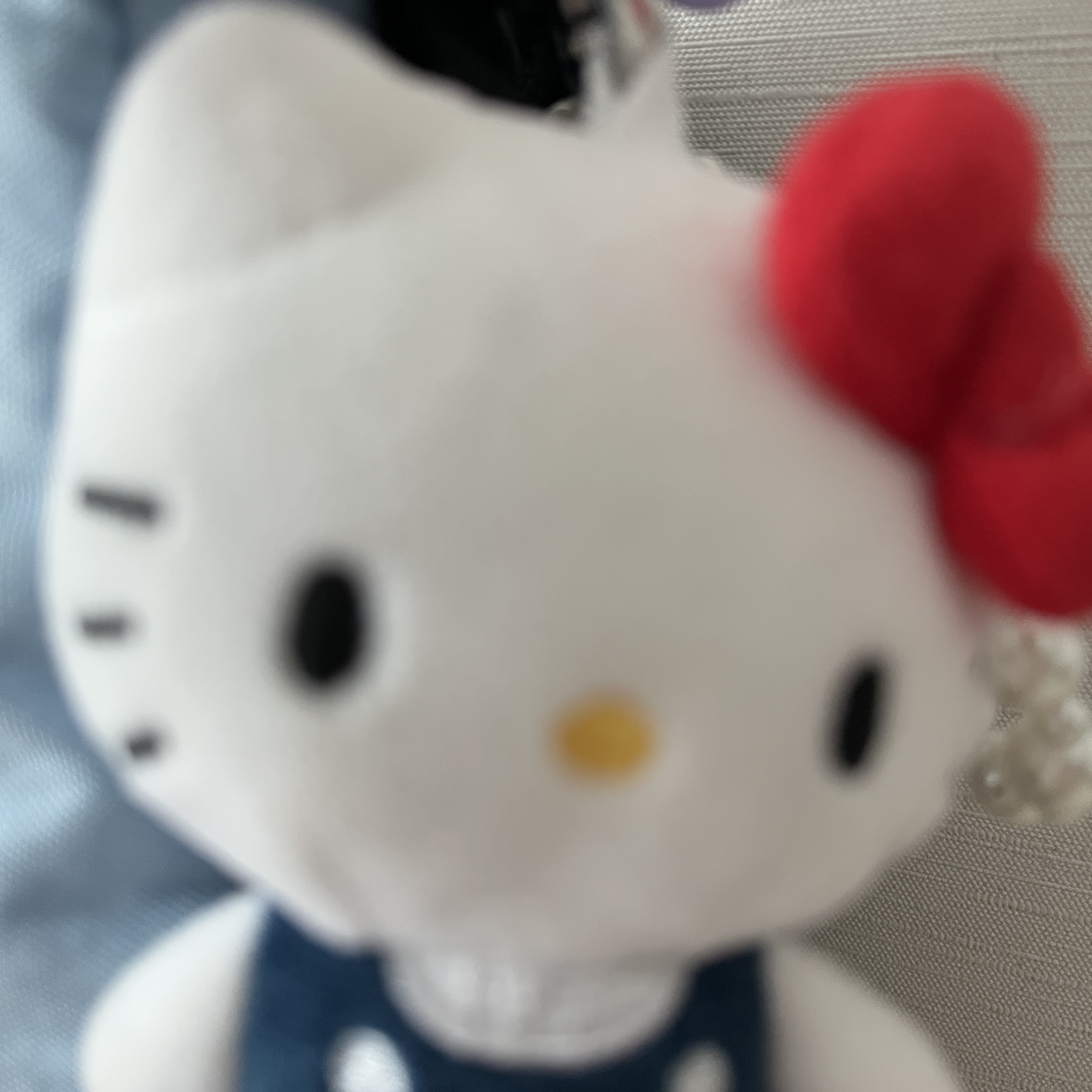 Sanrio Hello Kitty Mini Mascot Holder, Sandy Liang x Baggu Bow Mini Bag Powder Blue 착용 스타일 - 4
