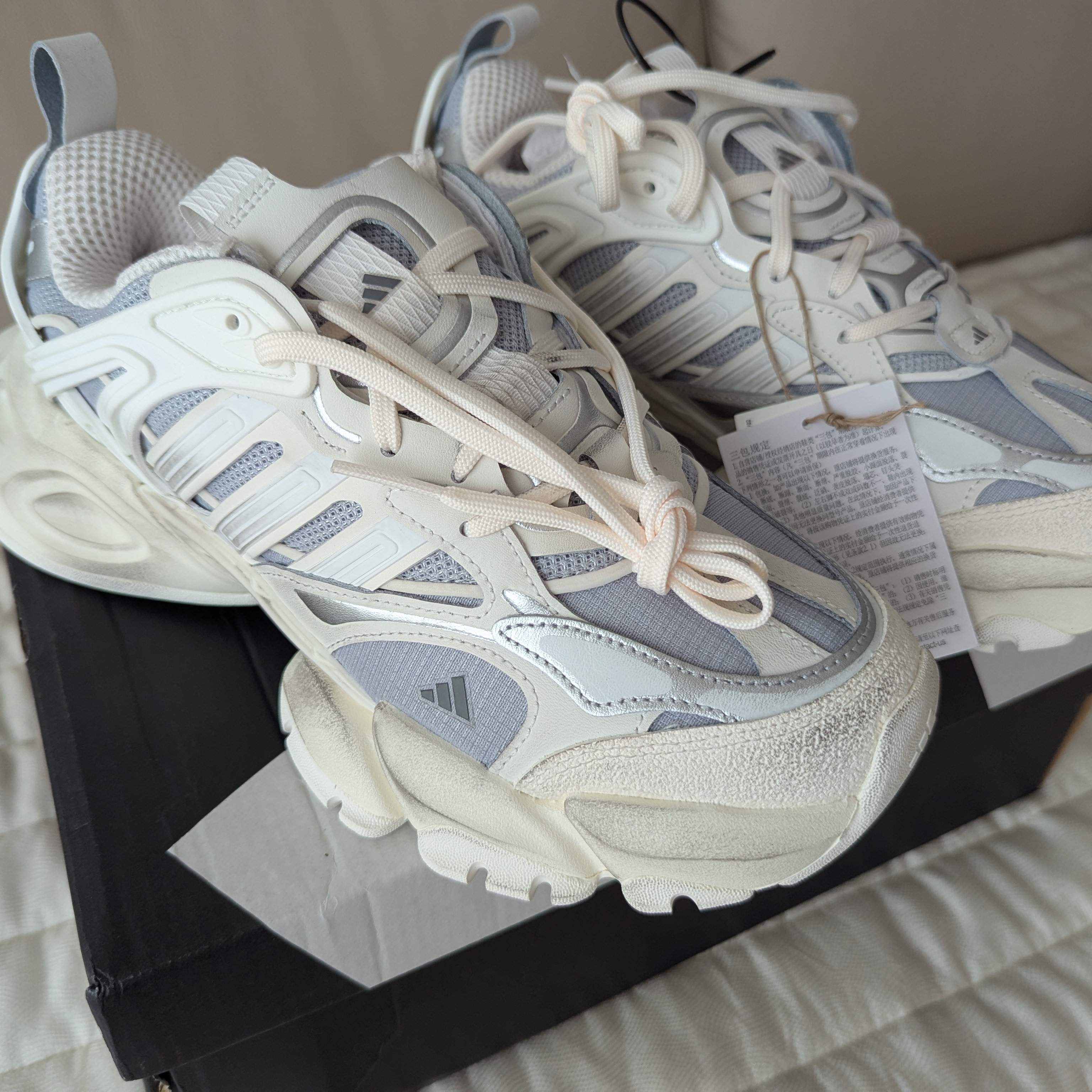 Adidas Vento XLG Deluxe Sneakers Core White Silver Metallic 착용 스타일 - 1