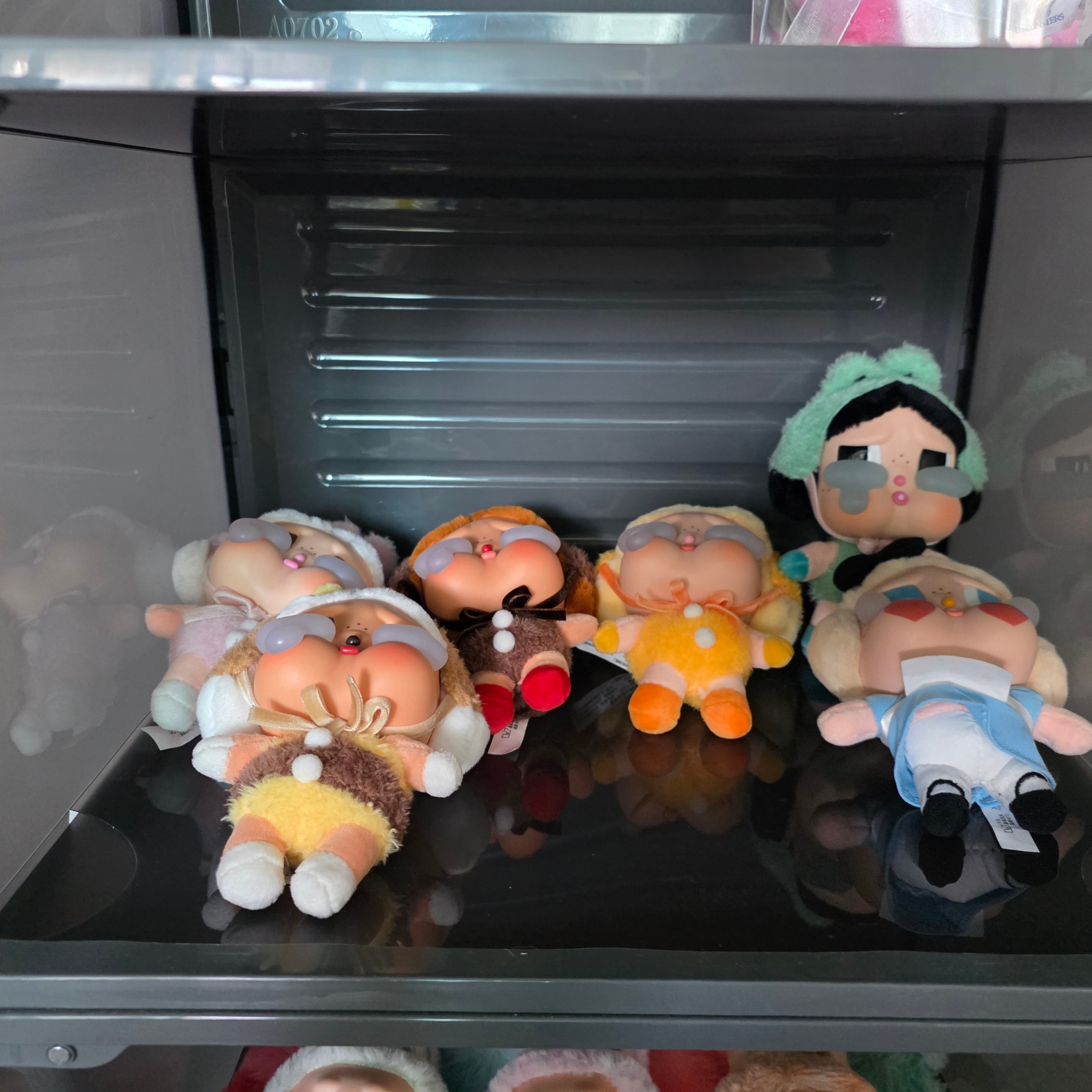 Pop Mart Crybaby Crying Again Series Plush Keyring Sealed Case (6 Blind Boxes) 착용 스타일