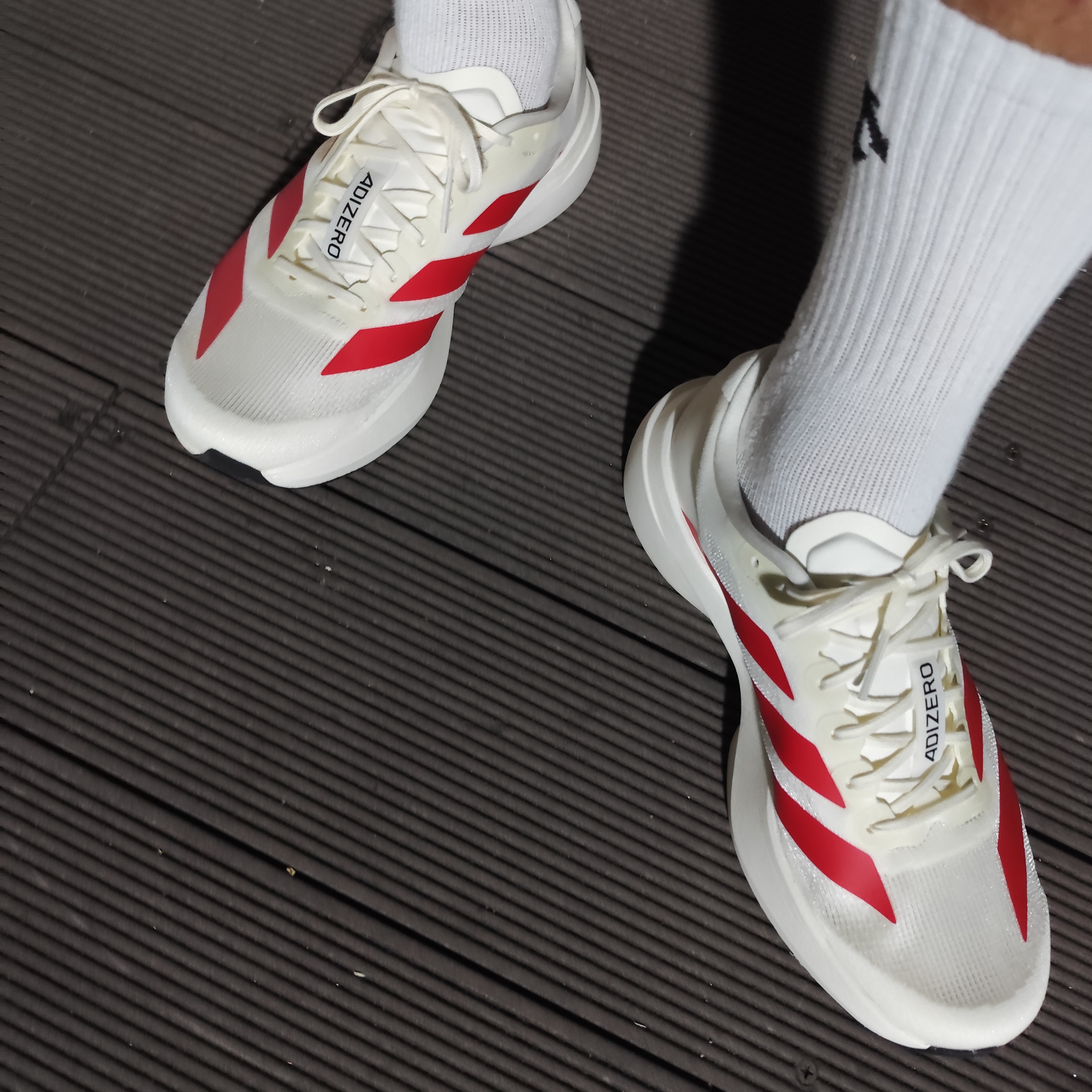Adidas Adizero EVO SL Off White Better Scarlet 착용 스타일