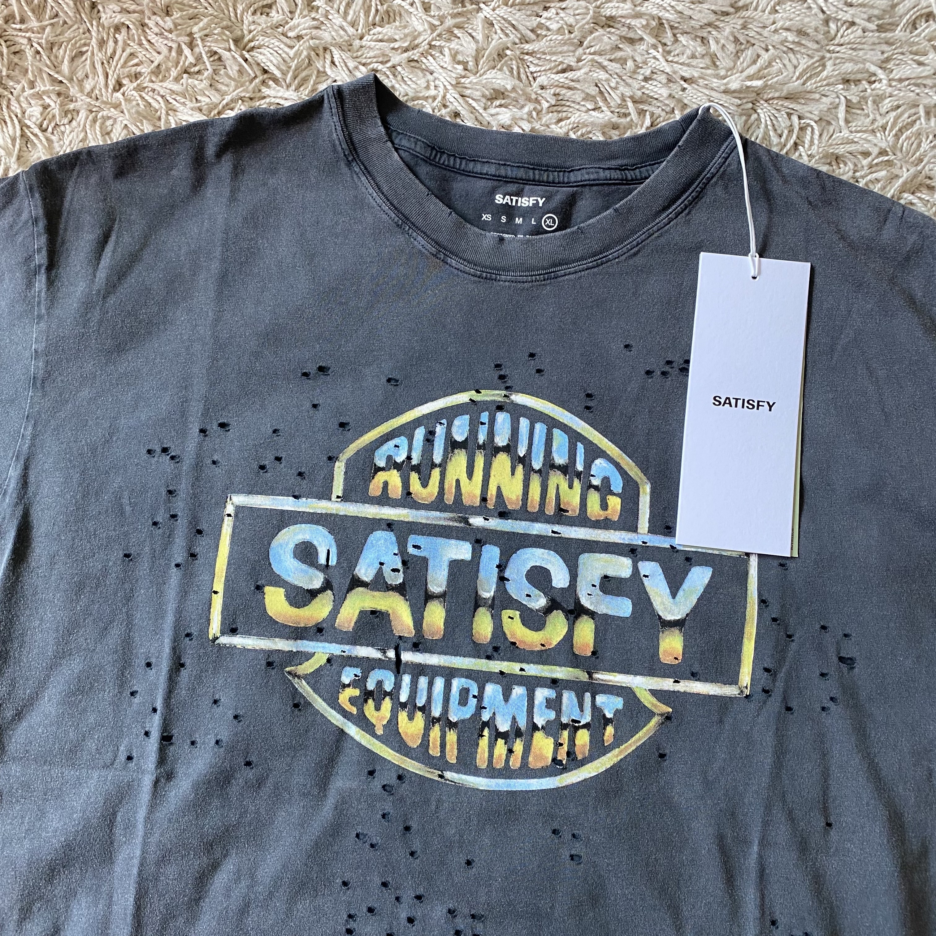 Satisfy MothTech Harley T-Shirt Aged Black 착용 스타일 - 1