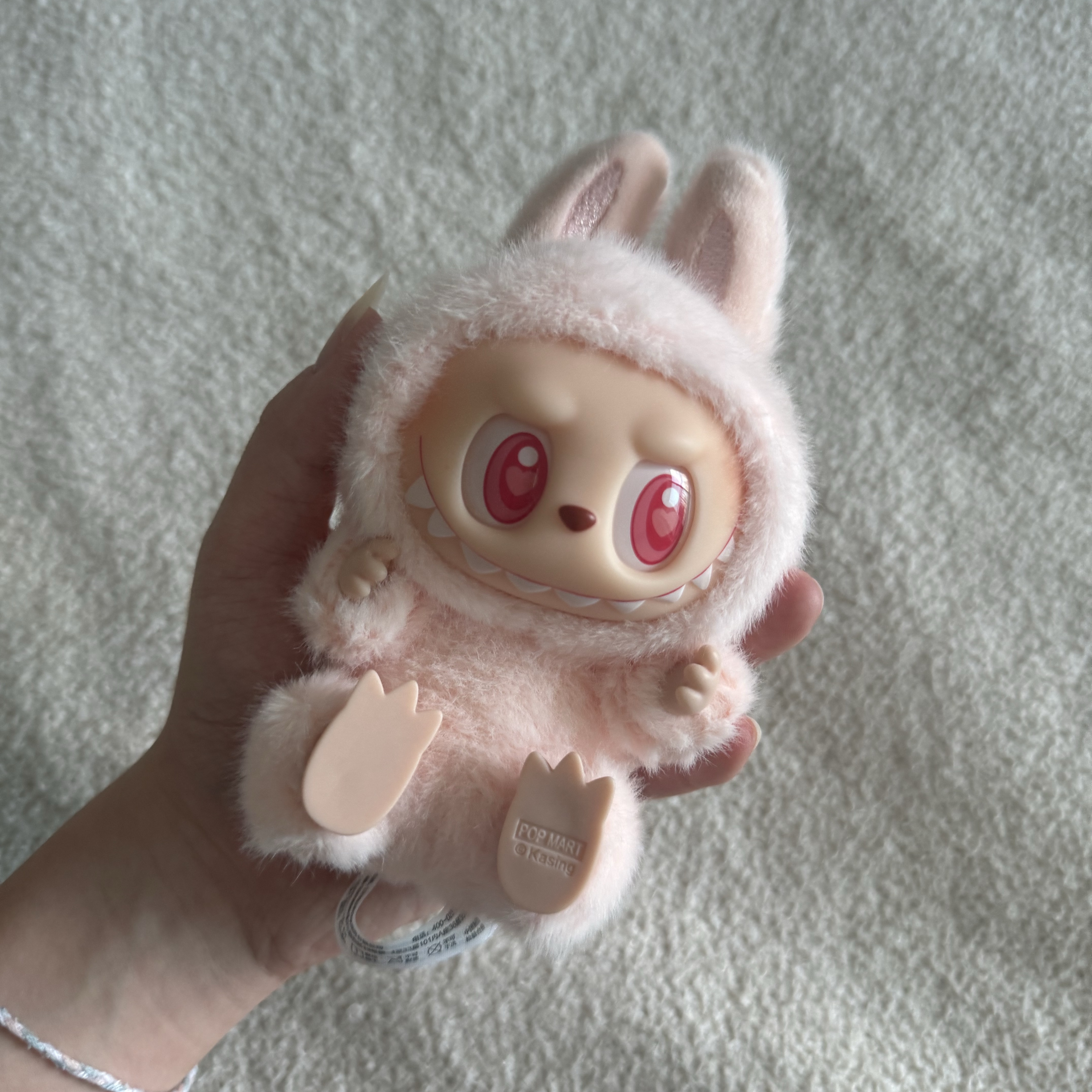 Pop Mart Labubu Let's Play Together Doll Series Sealed Case (1 Blind Box) 착용 스타일