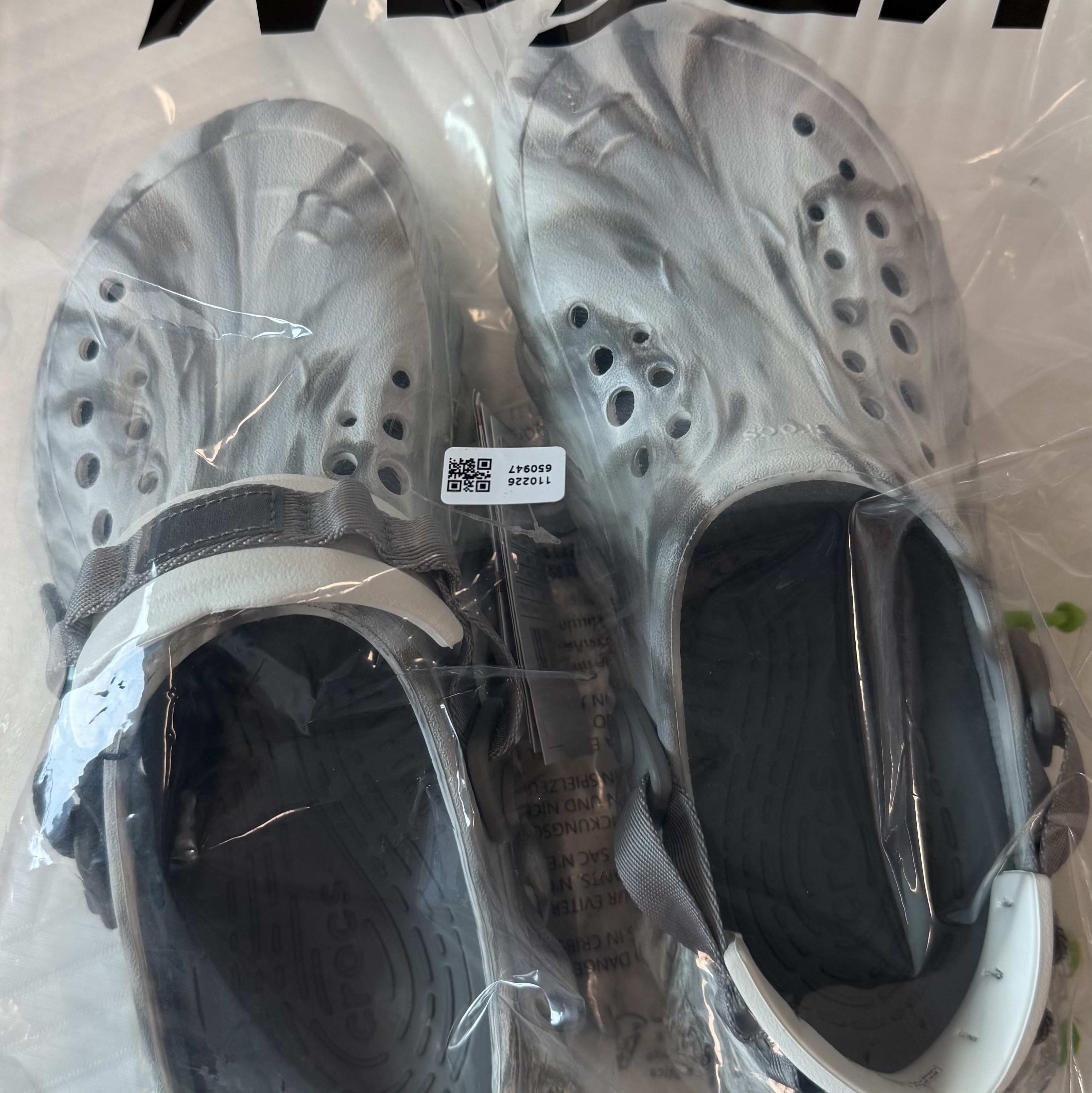 Crocs Echo Marbled Clog Moonlight Multi 착용 스타일