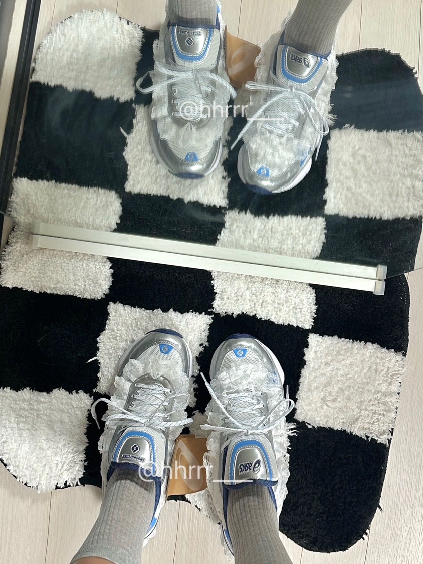 Asics x Shushu Tong Gel-Kinetic Fluent Blue Expanse Monaco Blue, Asics x Shushu Tong Gel-Kinetic Fluent White Dive Blue 착용 스타일