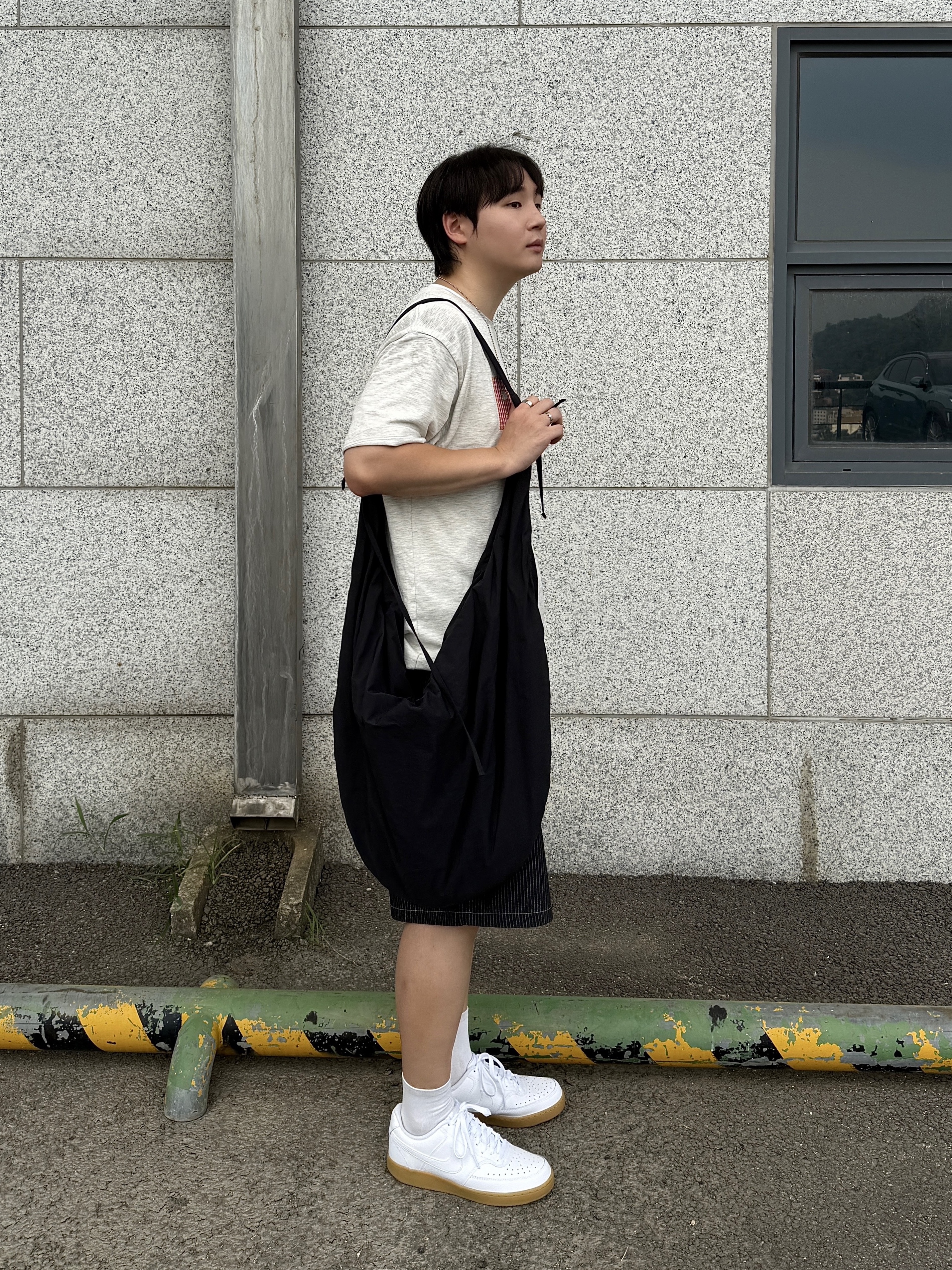 Nike Court Vision Low White Photon Dust, COS Canopy Nylon Oversized Crossbody Bag Black 착용 스타일 - 1