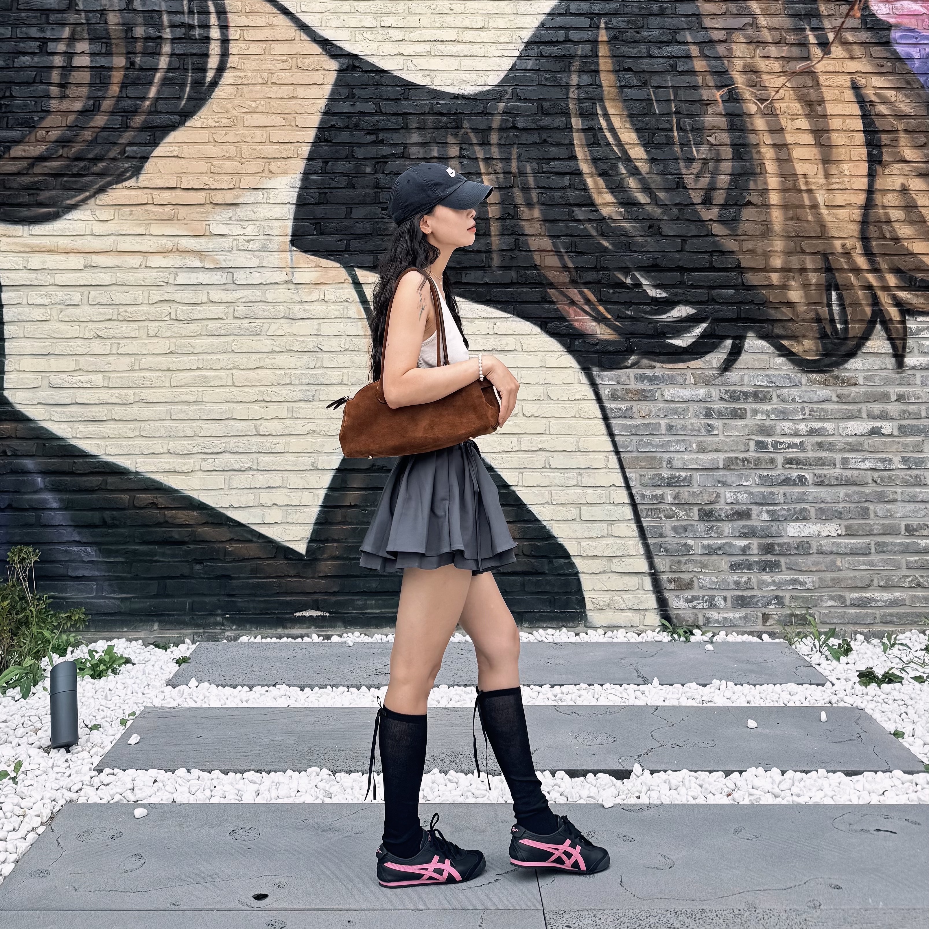 Onitsuka Tiger Mexico 66 Black Dragon Fruit 착용 스타일 - 1