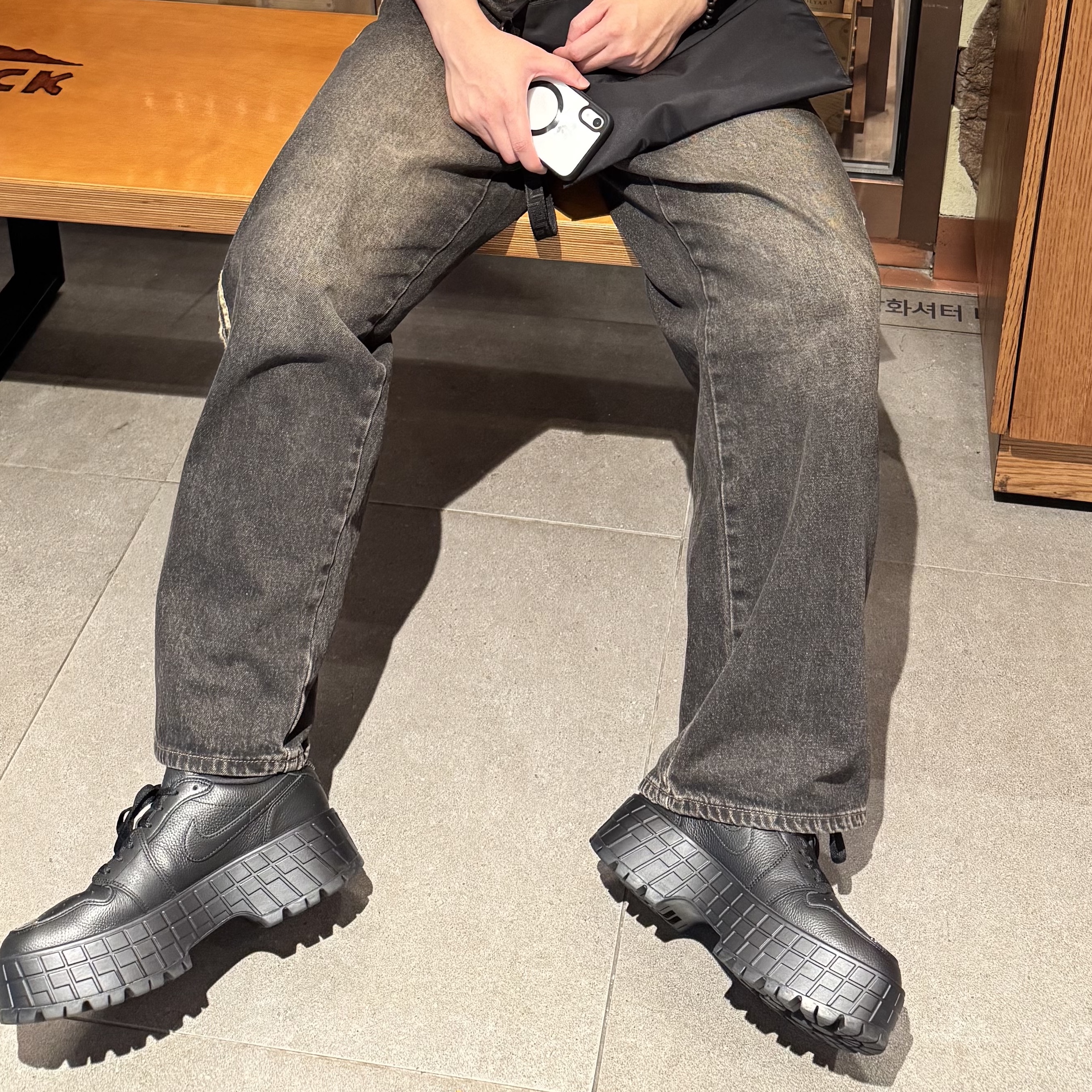 (W) Jordan 1 Brooklyn Black Flat Pewter 착용 스타일
