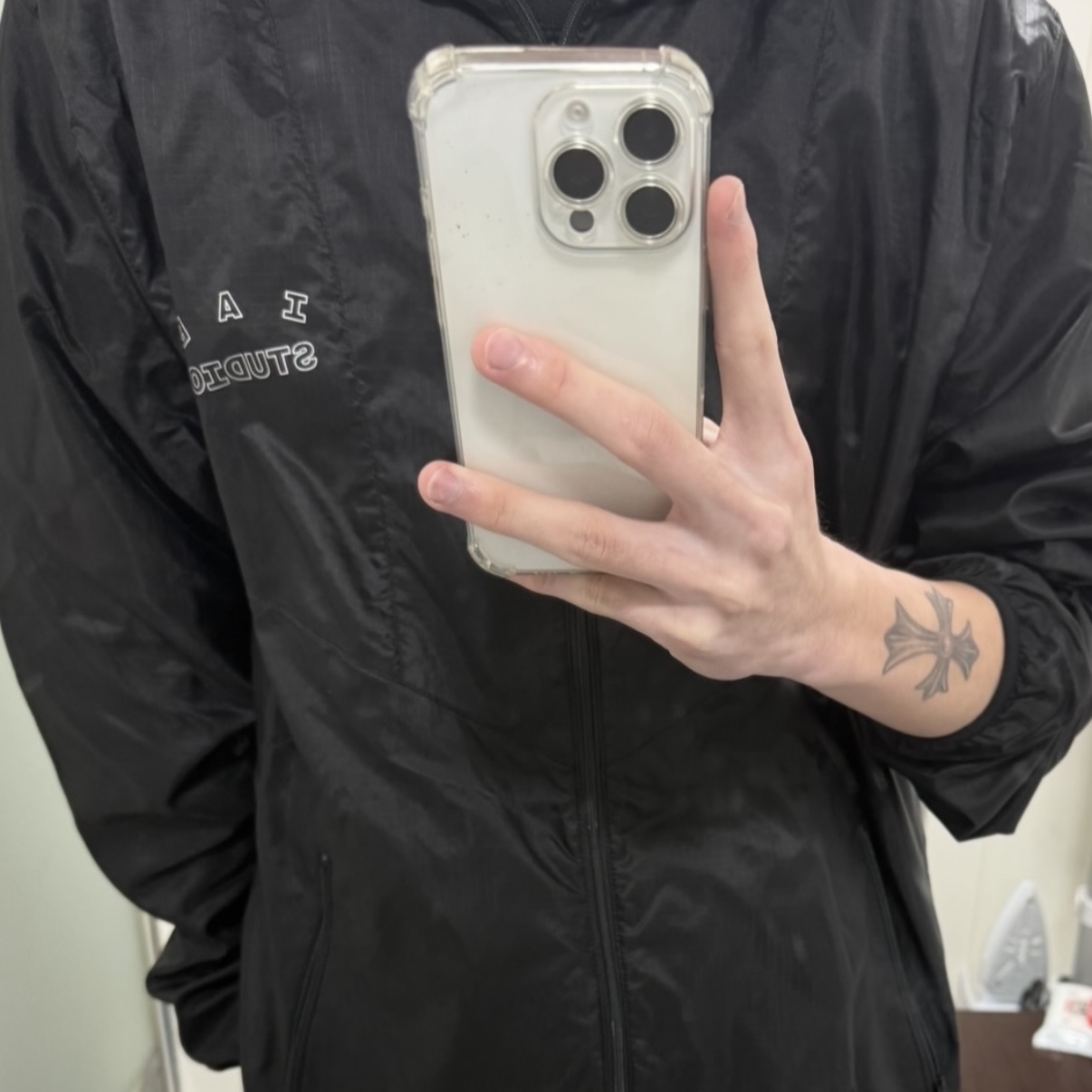 IAB Studio Ripstop Wind Jacket Black 착용 스타일