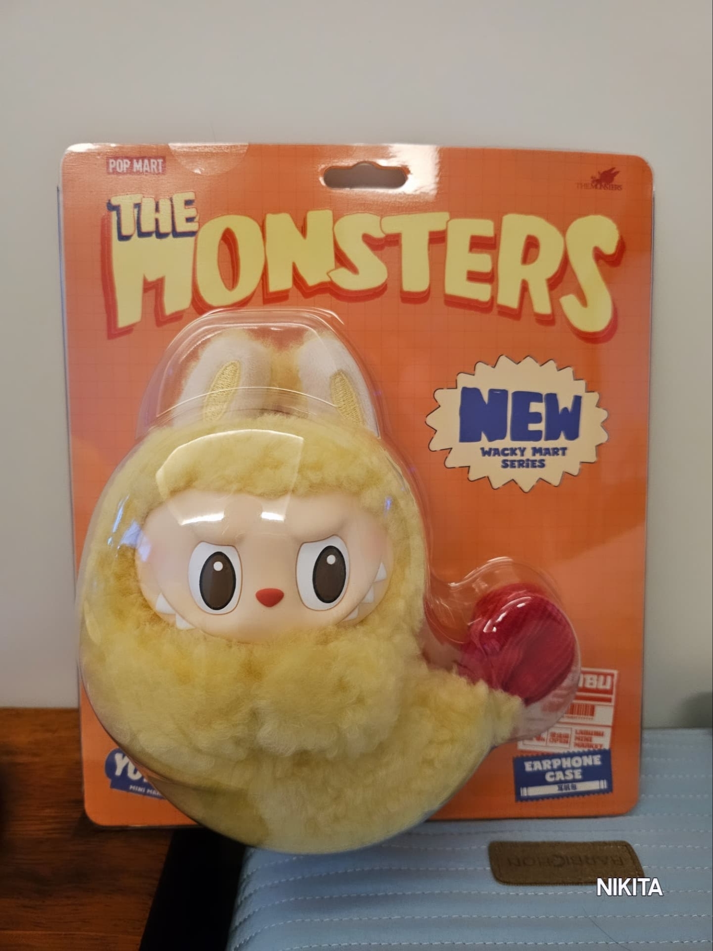 Pop Mart Labubu The Monsters Wacky Mart Series Earphone Case 착용 스타일